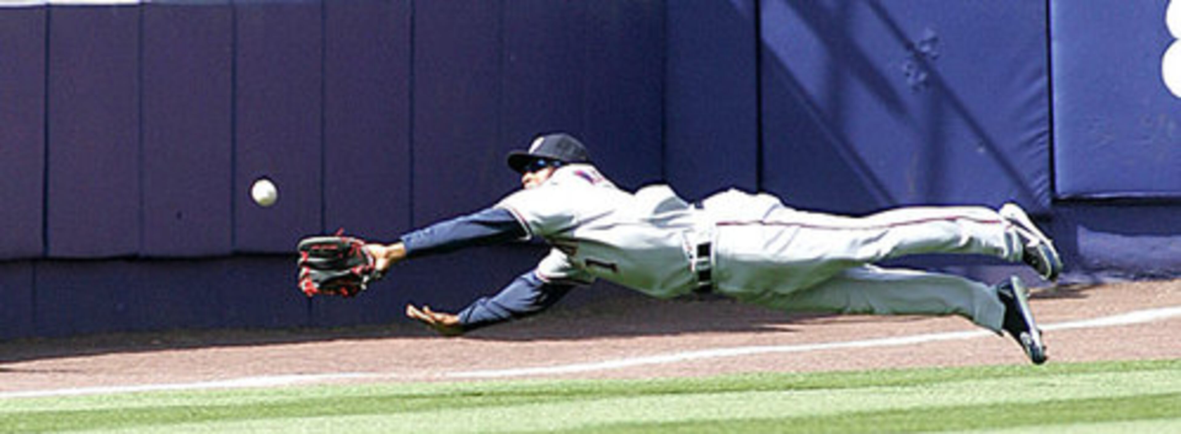 Nationals outfielder Willie Harris (Cairo HS) was a hit with fans during his brief stint in a Braves uniform.