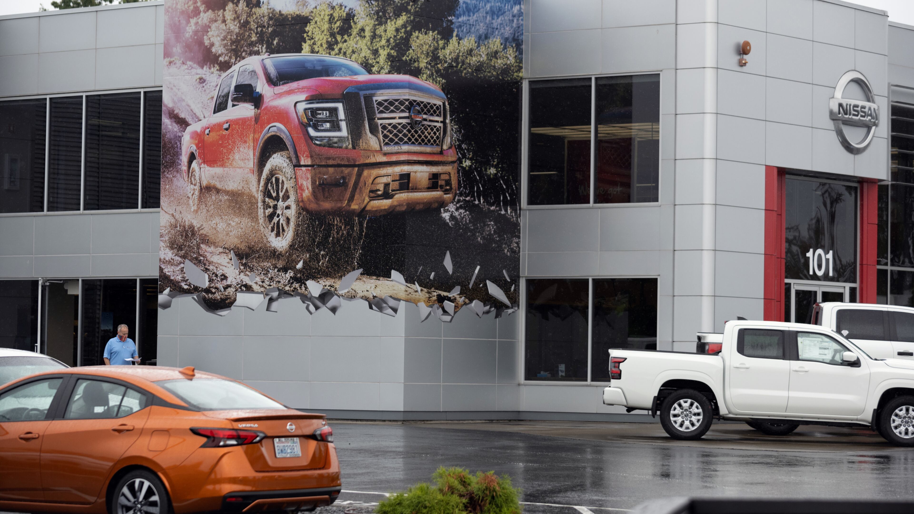 Bill Korum’s Nissan dealership in Pullayup, Washington, has been doing some brisk business. Amid a shortage of new cars, many buyers have been forced to kick the tires of overlooked models and brands. (Chona Kasinger/The New York Times)