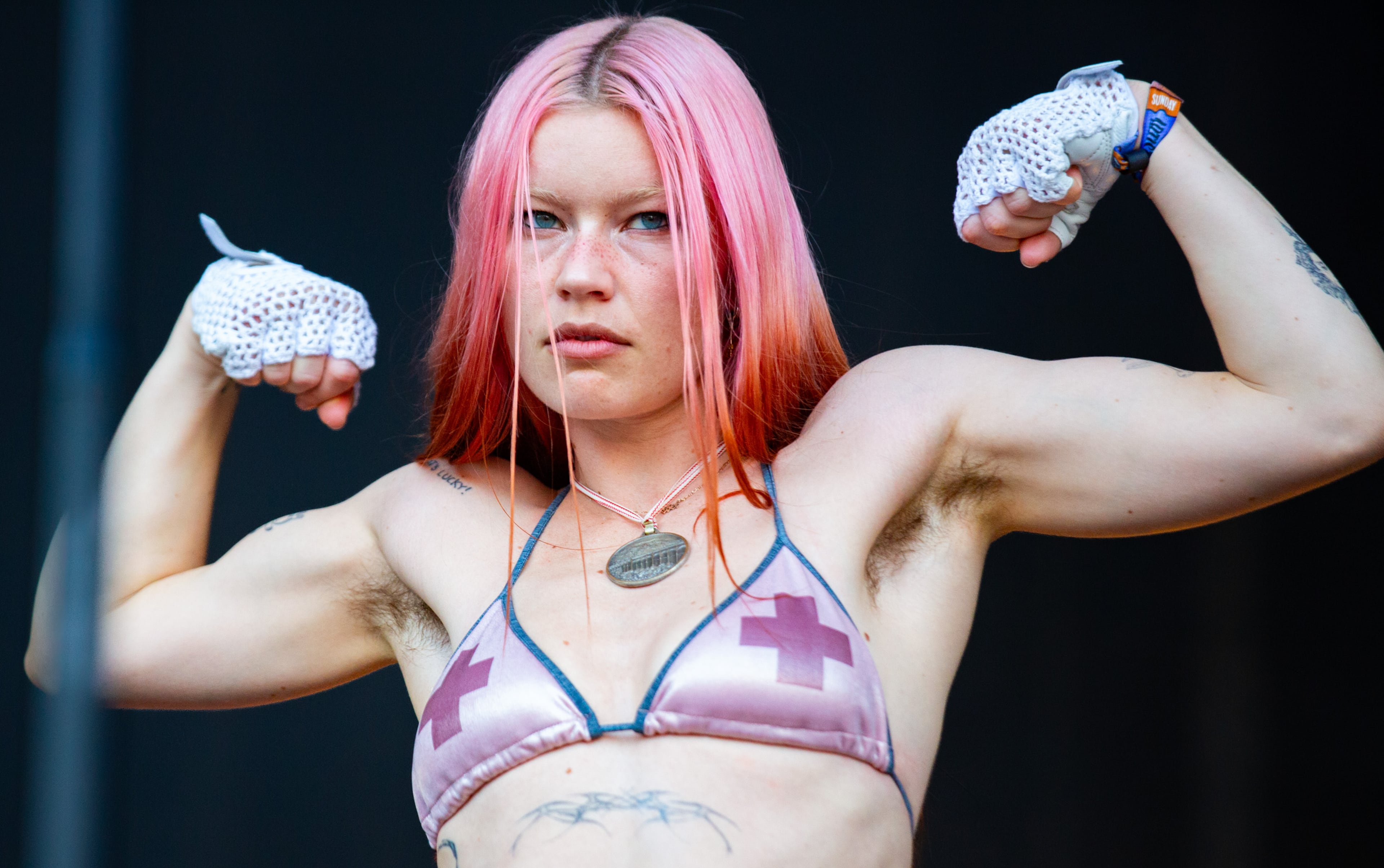 Atlanta, Ga. — British indie rockers Wet Leg drew a huge crowd on Sunday evening, Sept. 21, 2025, at Piedmont Park. Lead singer Rhian Teasdale showed why she’s become a standout star over the past year. (RYAN FLEISHER FOR THE ATLANTA JOURNAL-CONSTITUTION)