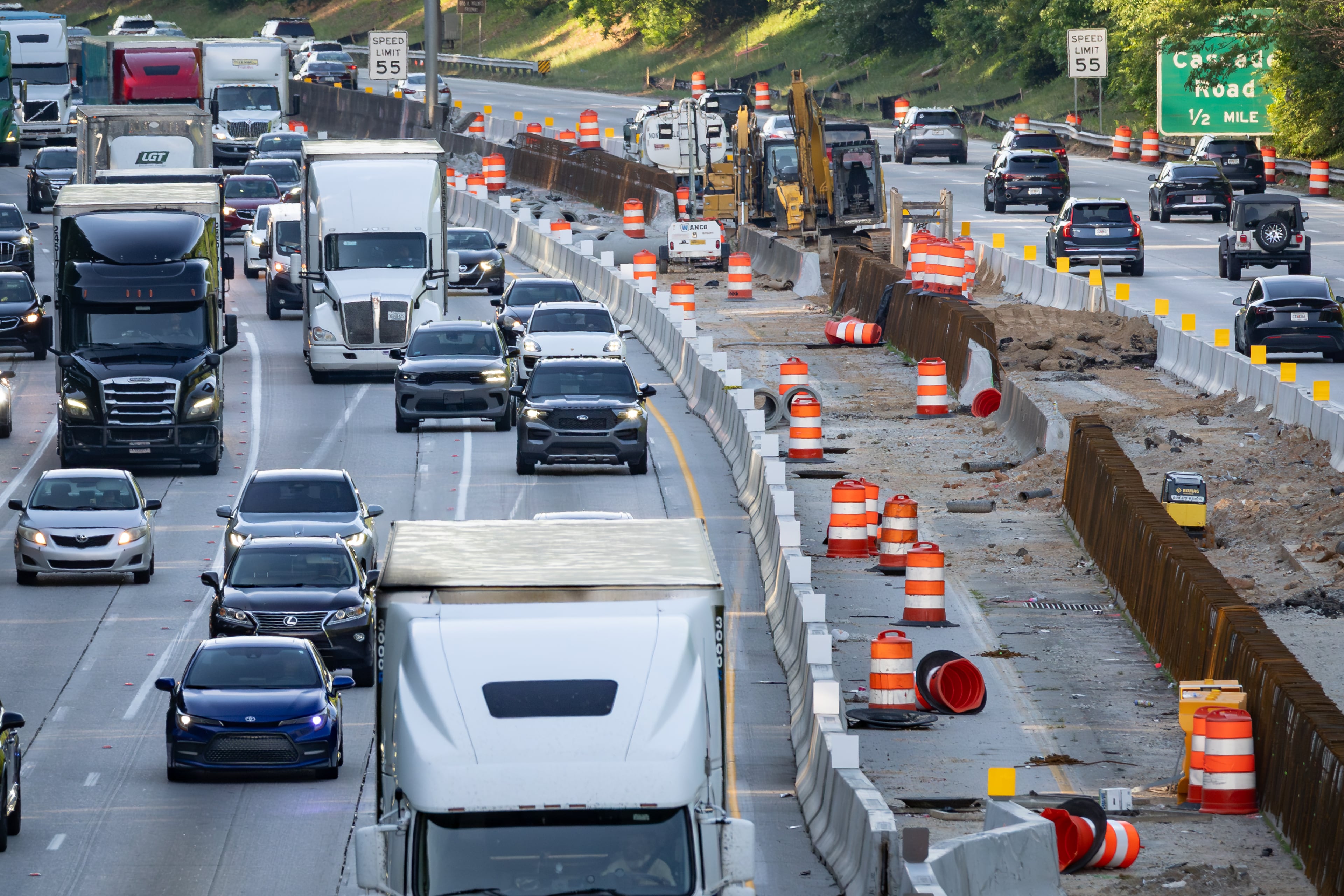 Interstate 285 just prior to the Cascade Road exit, where construction has been gnarly as of late. (Ben Hendren/AJC)