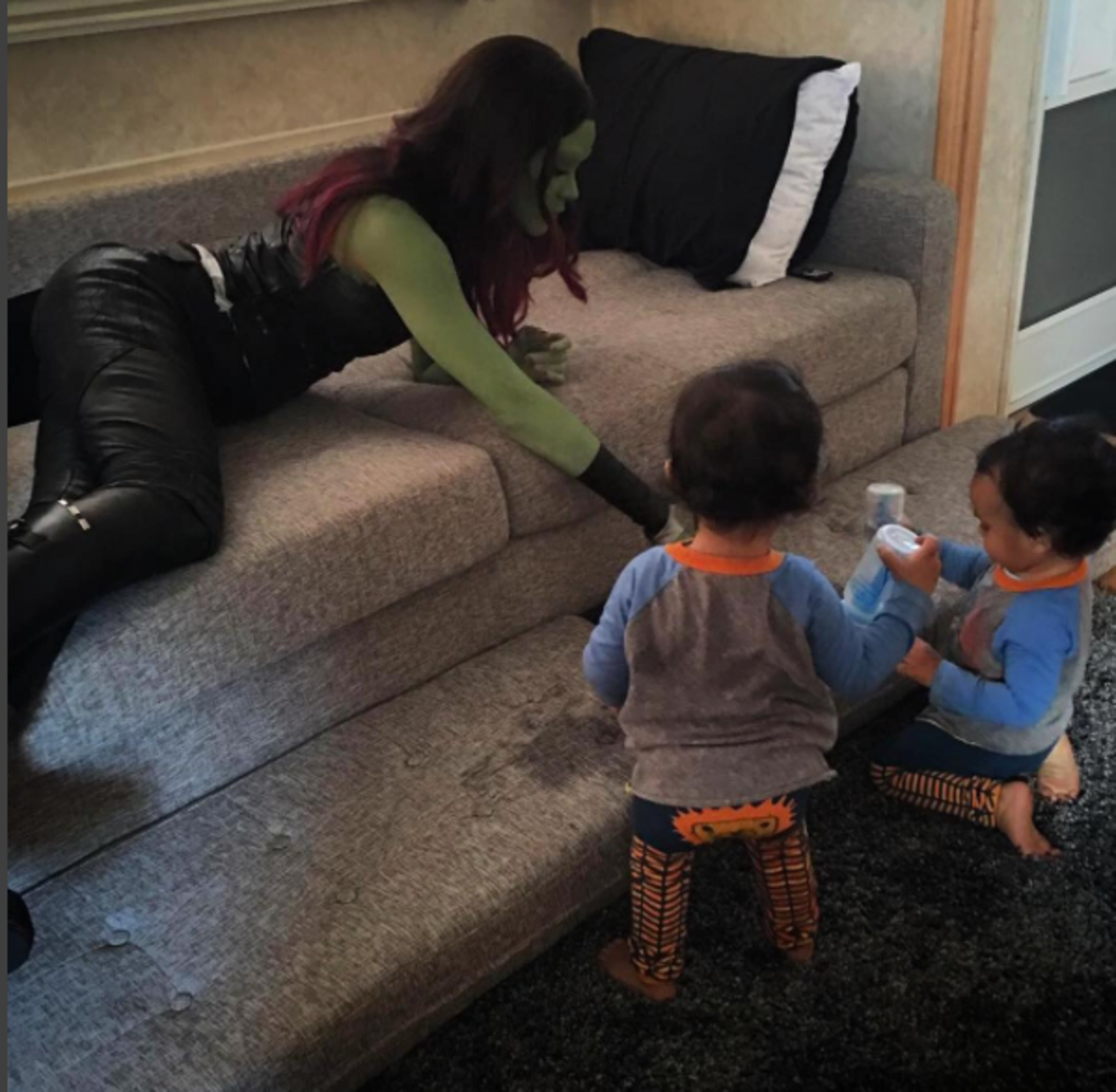 Zoe Saldana posted this super cute photo of her twins when they visited her on the "Guardians" set!