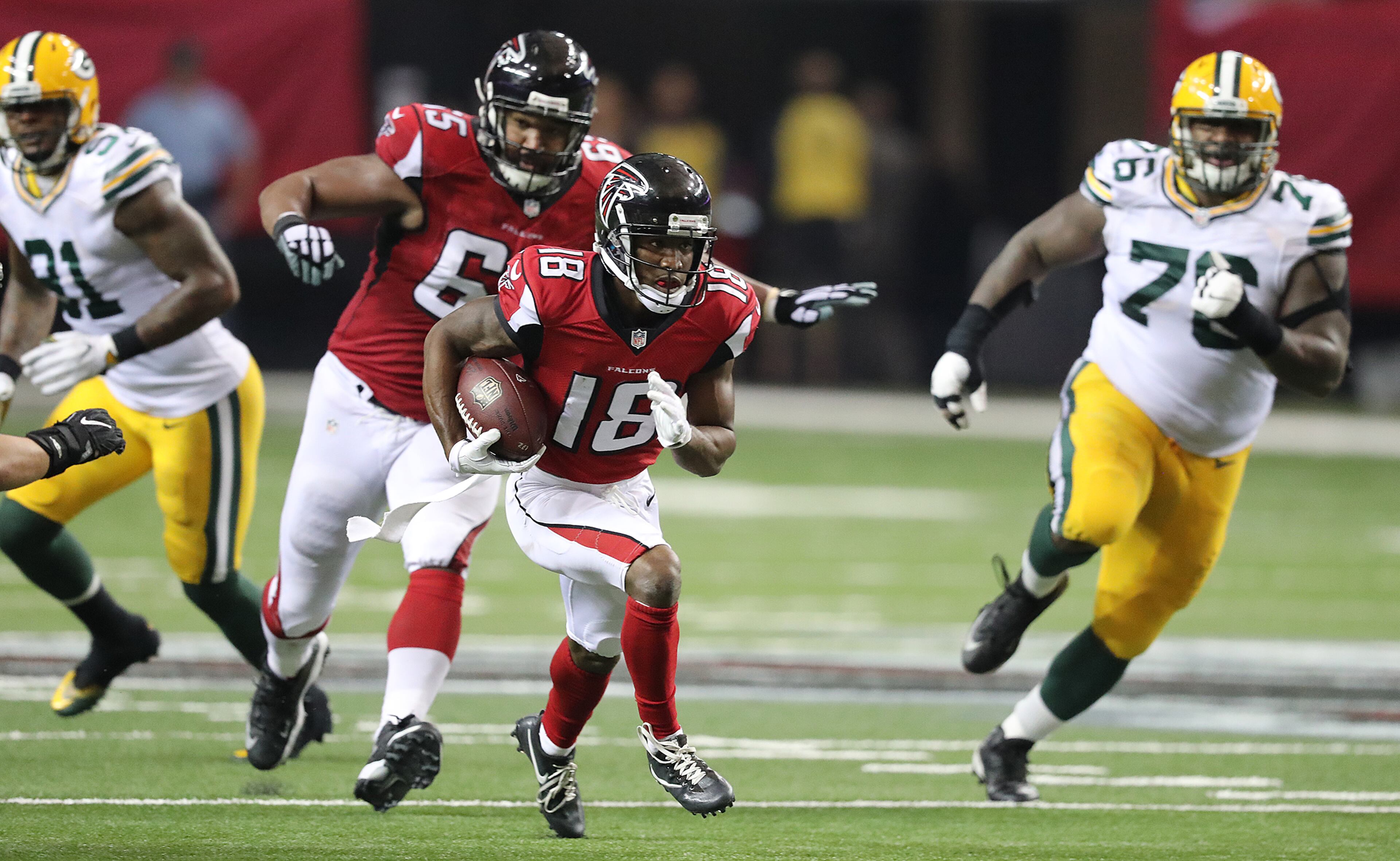 October 30, 2016 ATLANTA: Falcons wide receiver Taylor Gabriel makes a first down reception against the Packers during the second quarter in an NFL football game on Sunday, Oct. 30, 2016, in Atlanta. Curtis Compton /ccompton@ajc.com