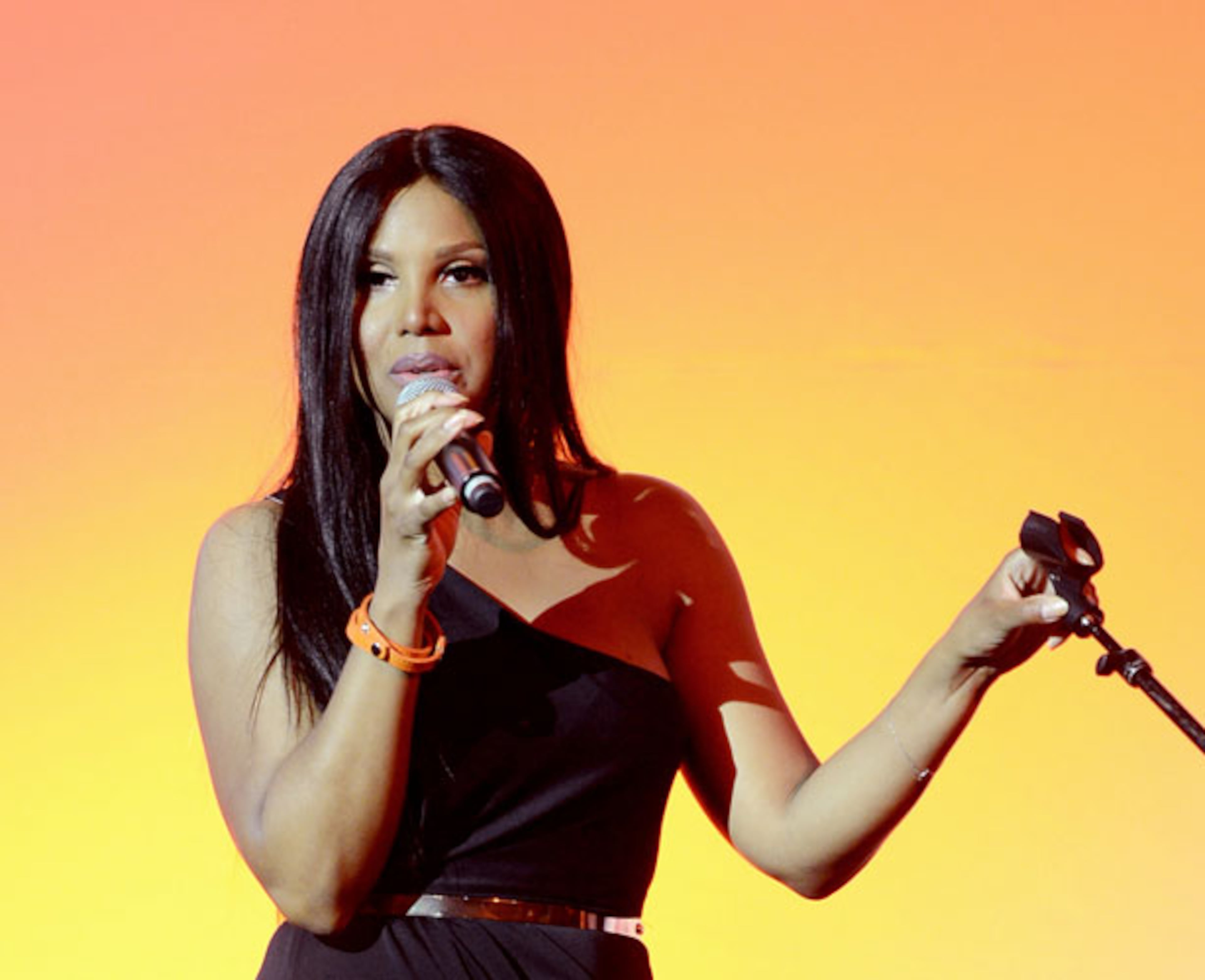 Singer Toni Braxton suffered a wardrobe malfunction at a show in New Jersey in August 2013 after her dress started coming apart at the seams.