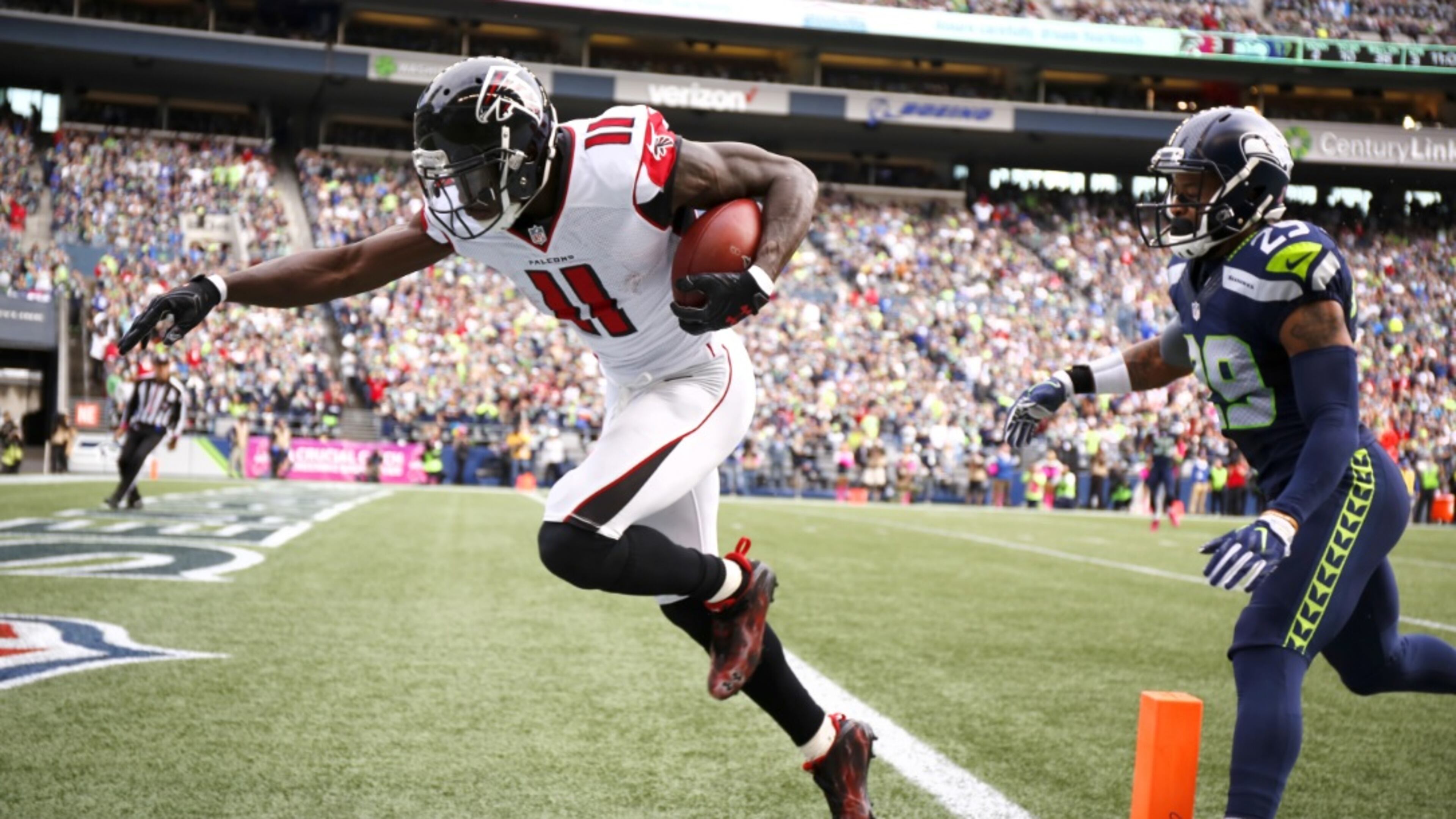 Wide receiver Julio Jones takes it in for a touchdown against the defense of free safety Earl Thomas of the Seahawks at CenturyLink Field on Oct. 16, 2016 in Seattle. (Photo by Otto Greule Jr/Getty Images)