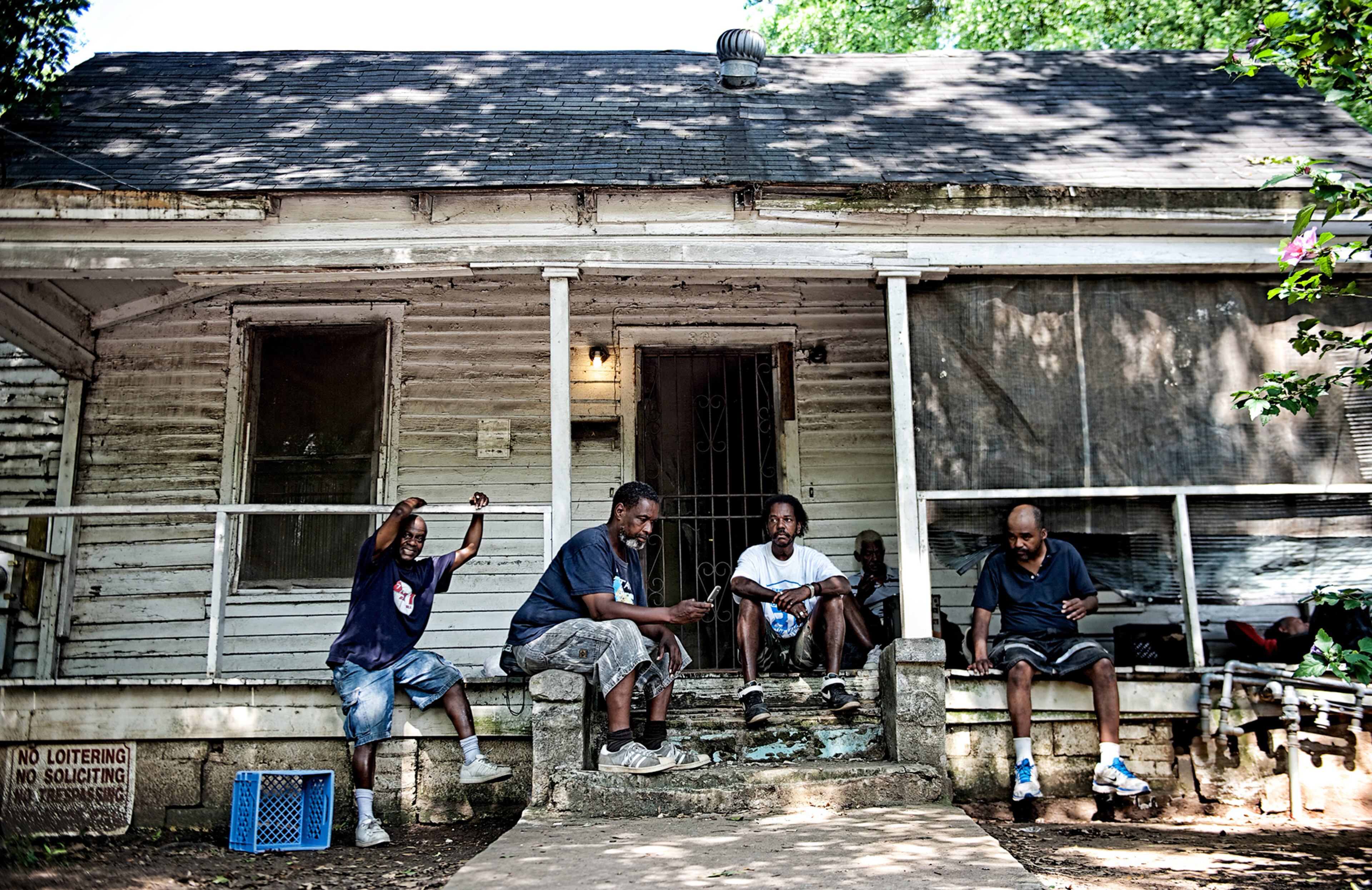 This image taken in Vine City in Atlanta by John Glenn is part of the "Profiles of Poverty" exhibit.