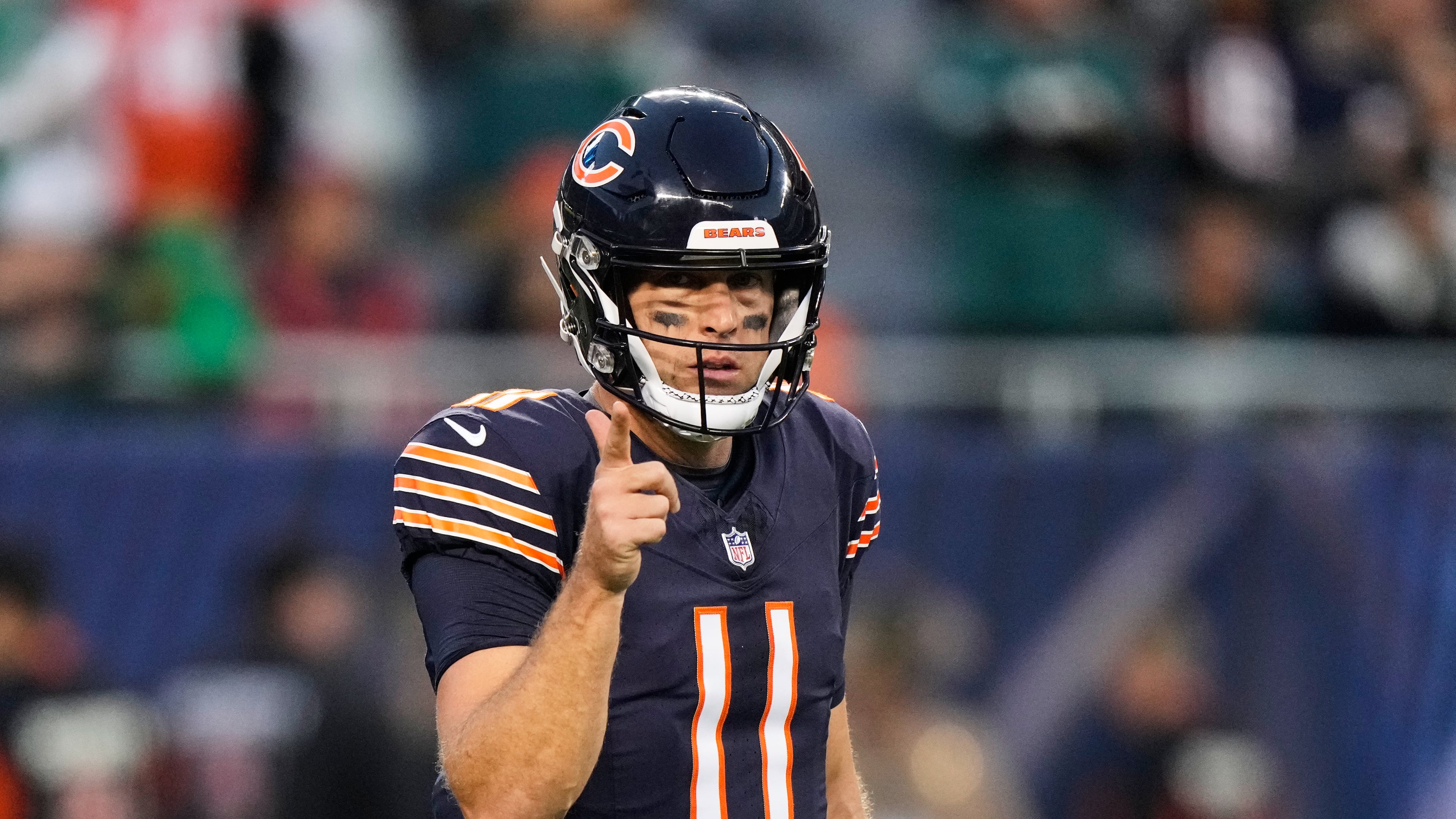 Chicago Bears' Case Keenum warms up before an NFL football game against the Philadelphia Eagles in Chicago, Monday, Sept. 28, 2026. (AP Photo/Nam Y. Huh)