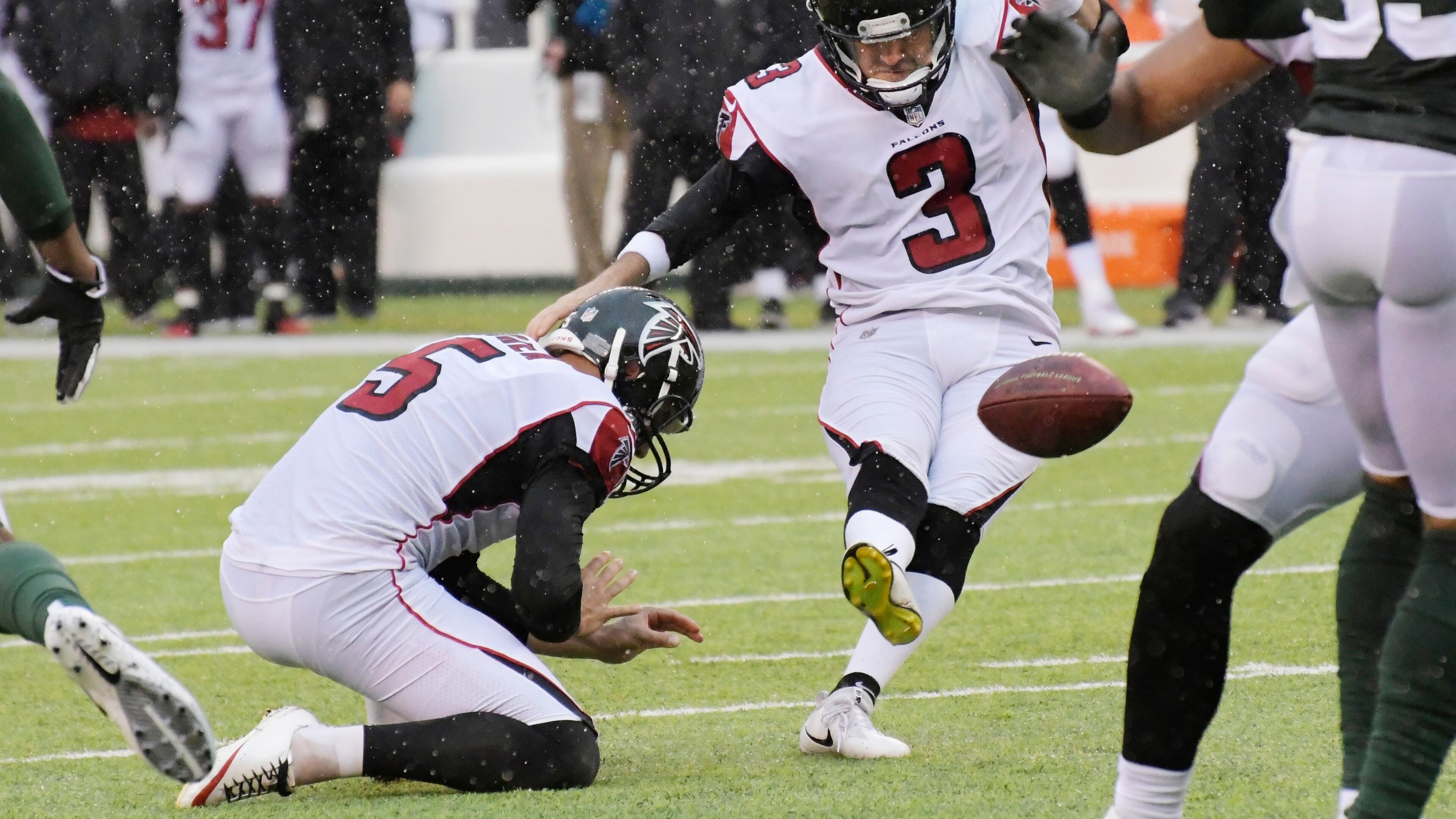 Atlanta Falcons kicker Matt Bryant (3) boots a field goal during the first half of an NFL football game against the New York Jets, Sunday, Oct. 29, 2017, in East Rutherford, N.J. (AP Photo/Bill Kostroun)