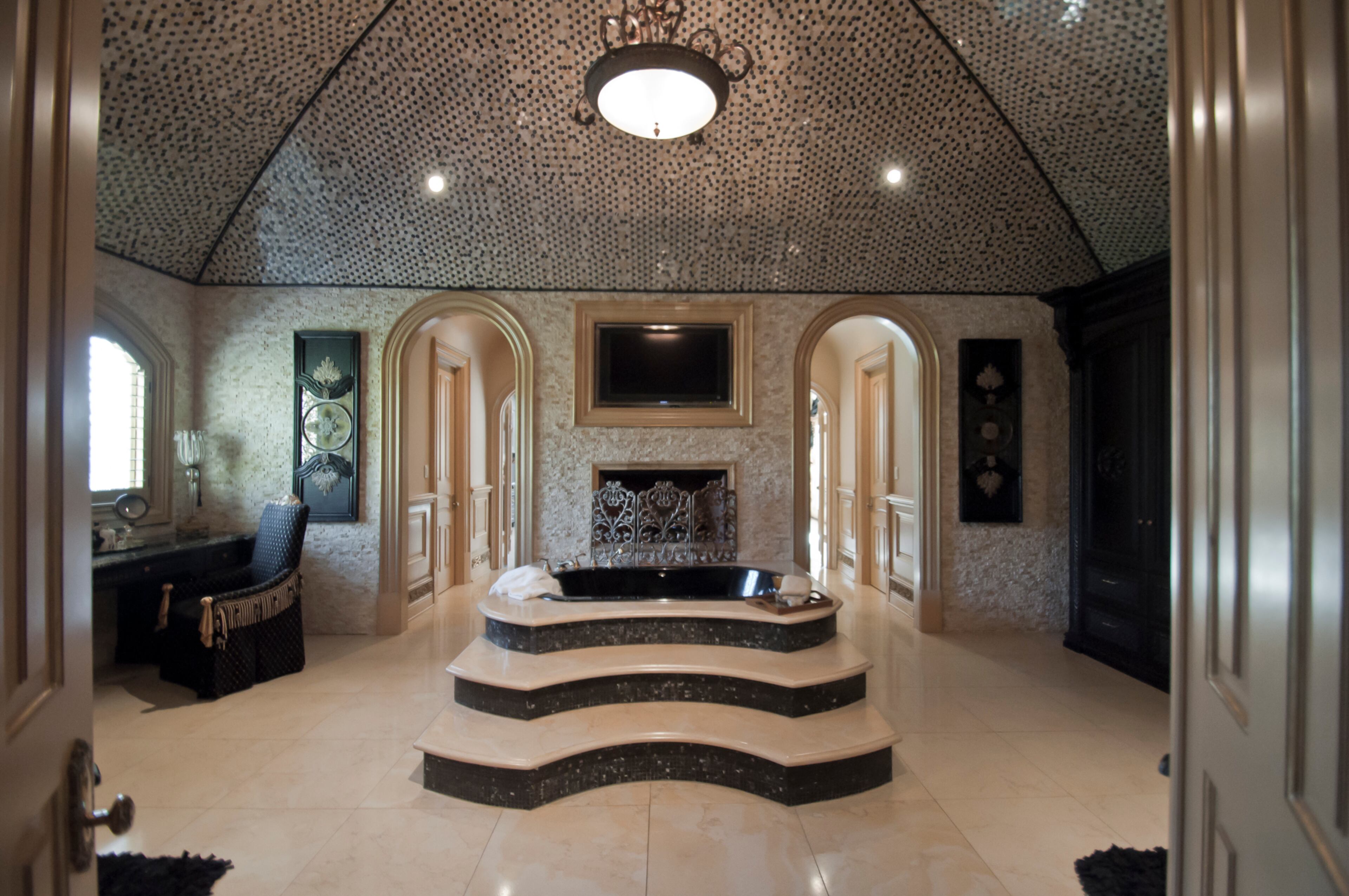 Got $19.9 million to spend on a house? Check out this 40,000-square-foot mansion off West Paces Ferry Road. The nine-bedroom, 15-bath home was featured in the movies "Zombieland" and "The Three Stooges." The estate also includes a library, gym, public rooms, a media room and a wine cellar. For more information, visit http://www.toptenrealestatedeals.com/homes/weekly-ten-best-home-deals/2013/9-24-2013/.