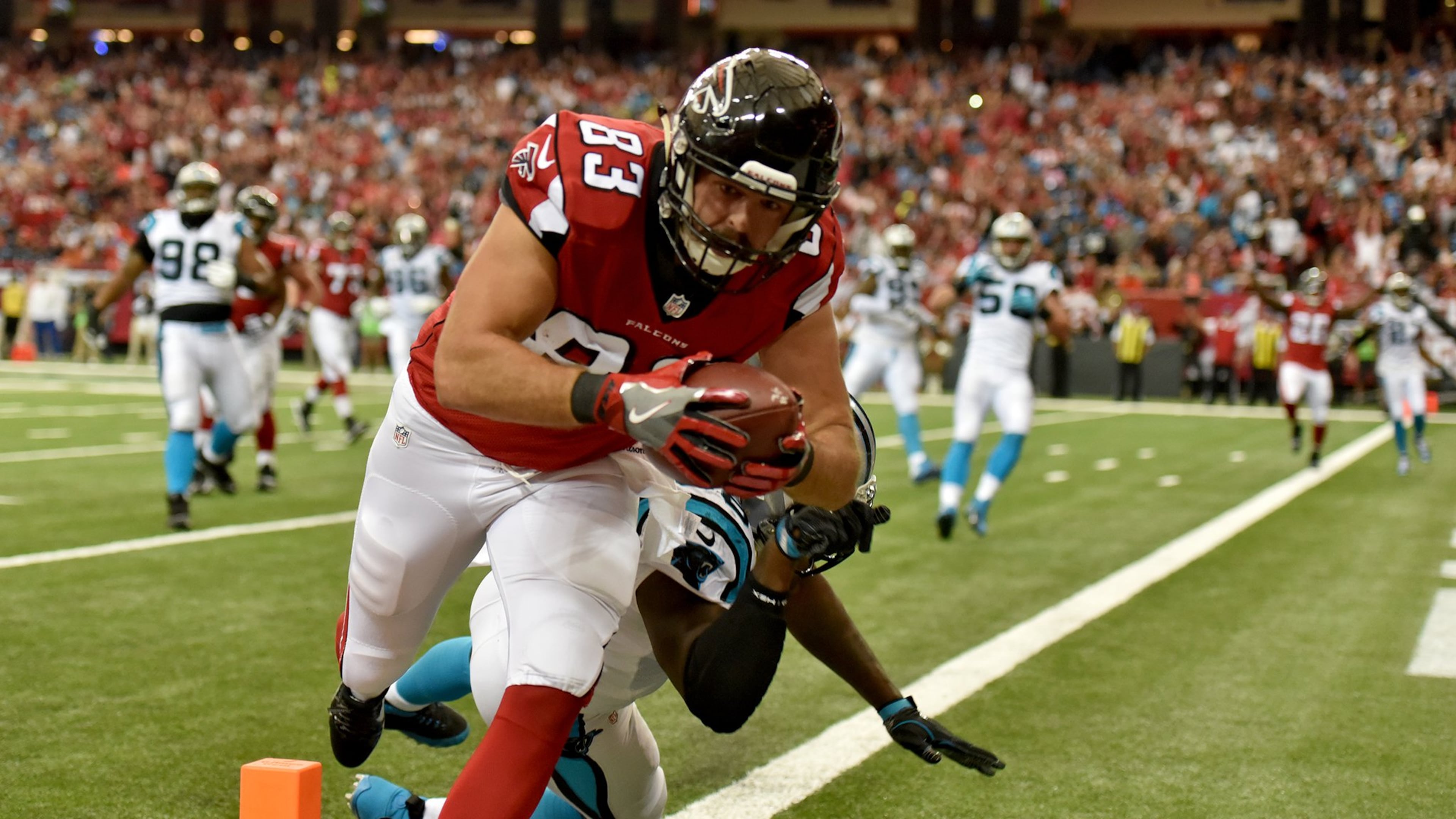 October 2, 2016 Atlanta: Atlanta Falcons tight end Jacob Tamme scores on a pass from Matt Ryan in the first quarter against the Carolina Panthers in the Georgia Dome Sunday October 2, 2016. BRANT SANDERLIN/BSANDERLIN@AJC.COM