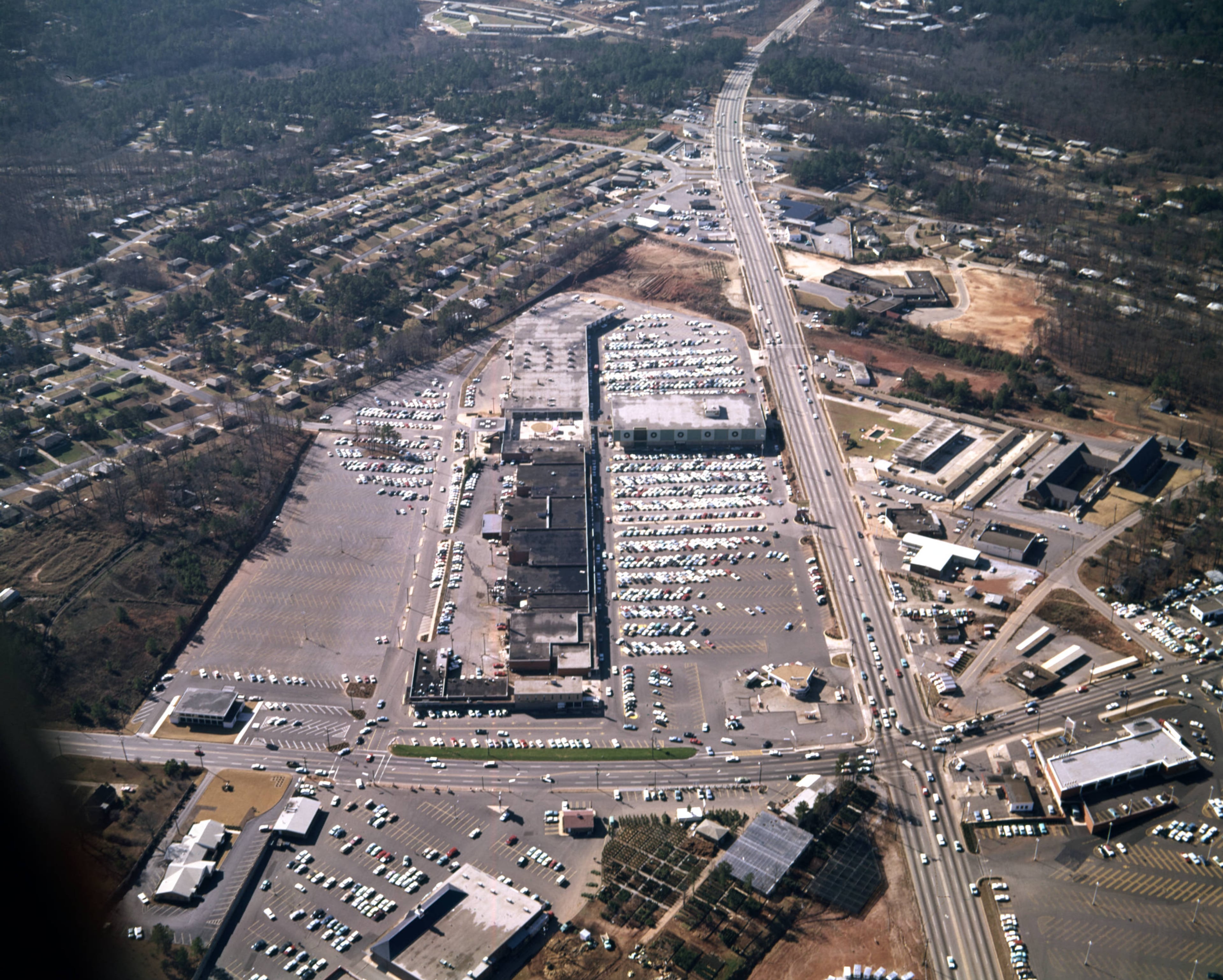Aerial view of a an unidentified shopping mall and its surrounding parking lot, Atlanta, Georgia, December 21, 1965. Negative envelope: "Atlanta Parking Lots and Shopping Centers. 12-21-65. F. Jillson." All photos by Floyd Jillson/AJC.