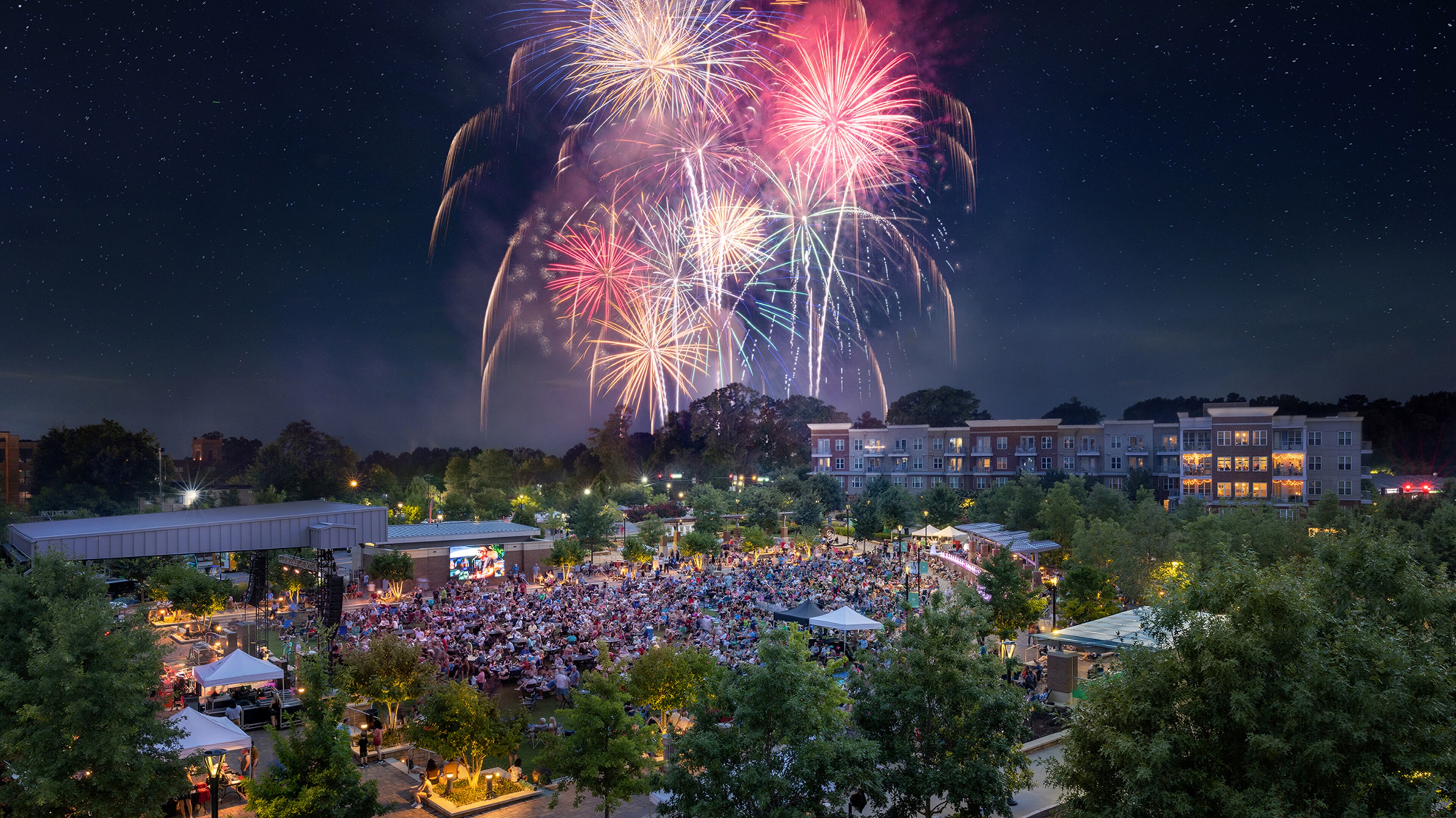 Get ready to jam with a live band performance plus food trucks and picnic areas at Sandy Springs' Stars & Stripes Fireworks Celebration.
(Courtesy of Visit Sandy Springs)