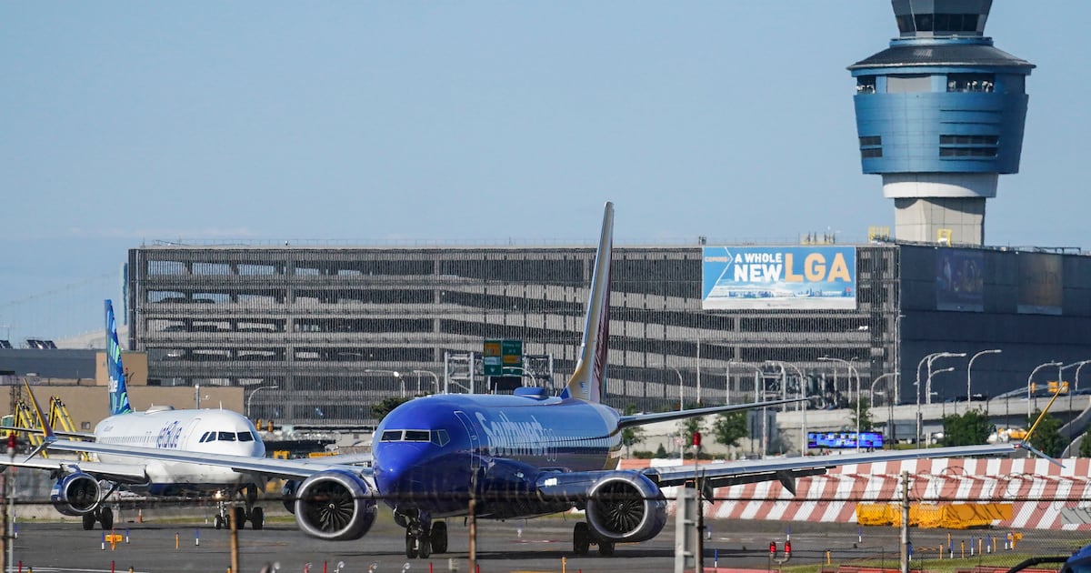 Air traffic control calamity disrupting hundreds of US flights spotlights the aging system