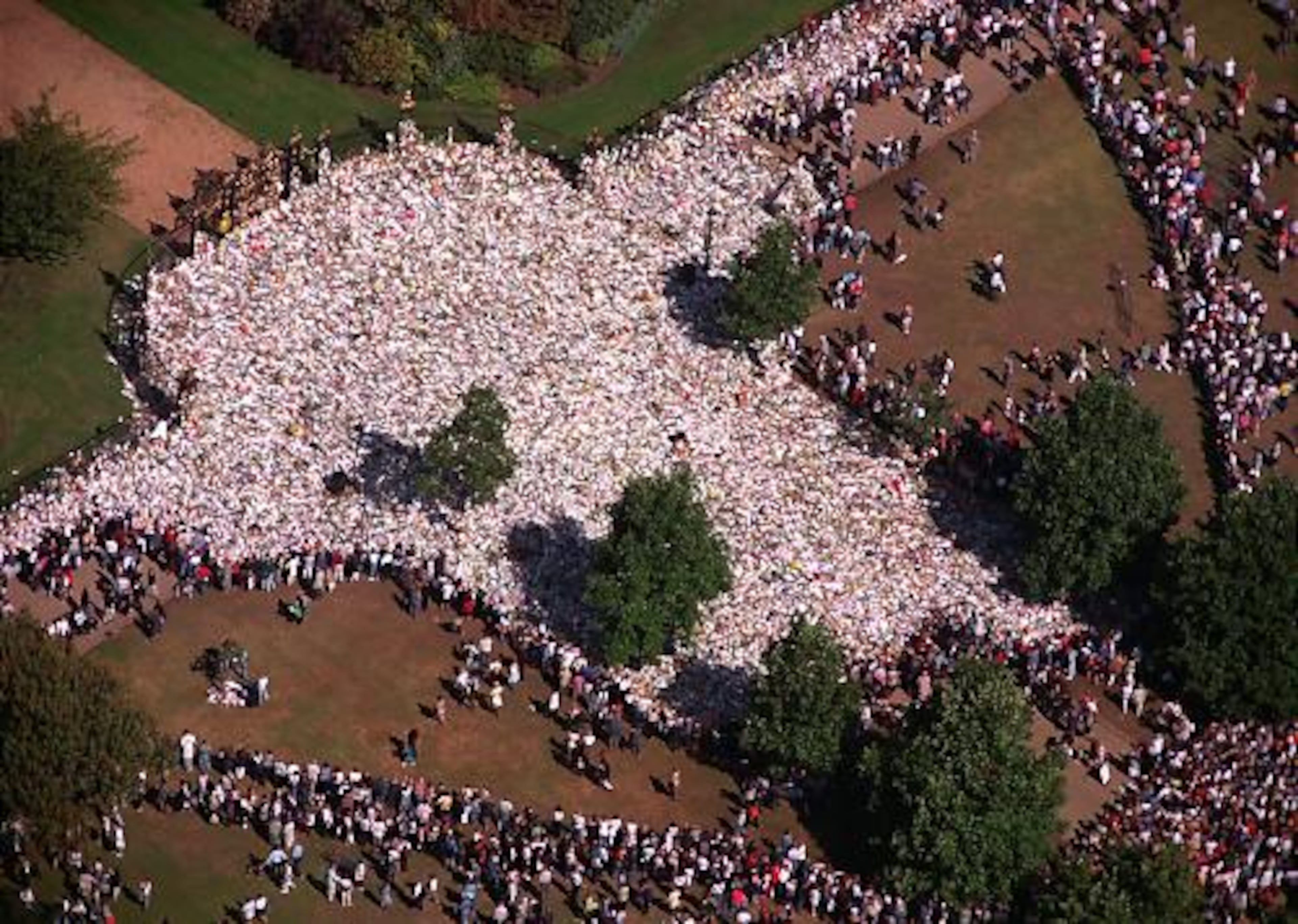 An aerial view of the large pile of flowers at the gates of Kensington Palace in London on Sept. 4, 1997. Thousands came to pay their respects.