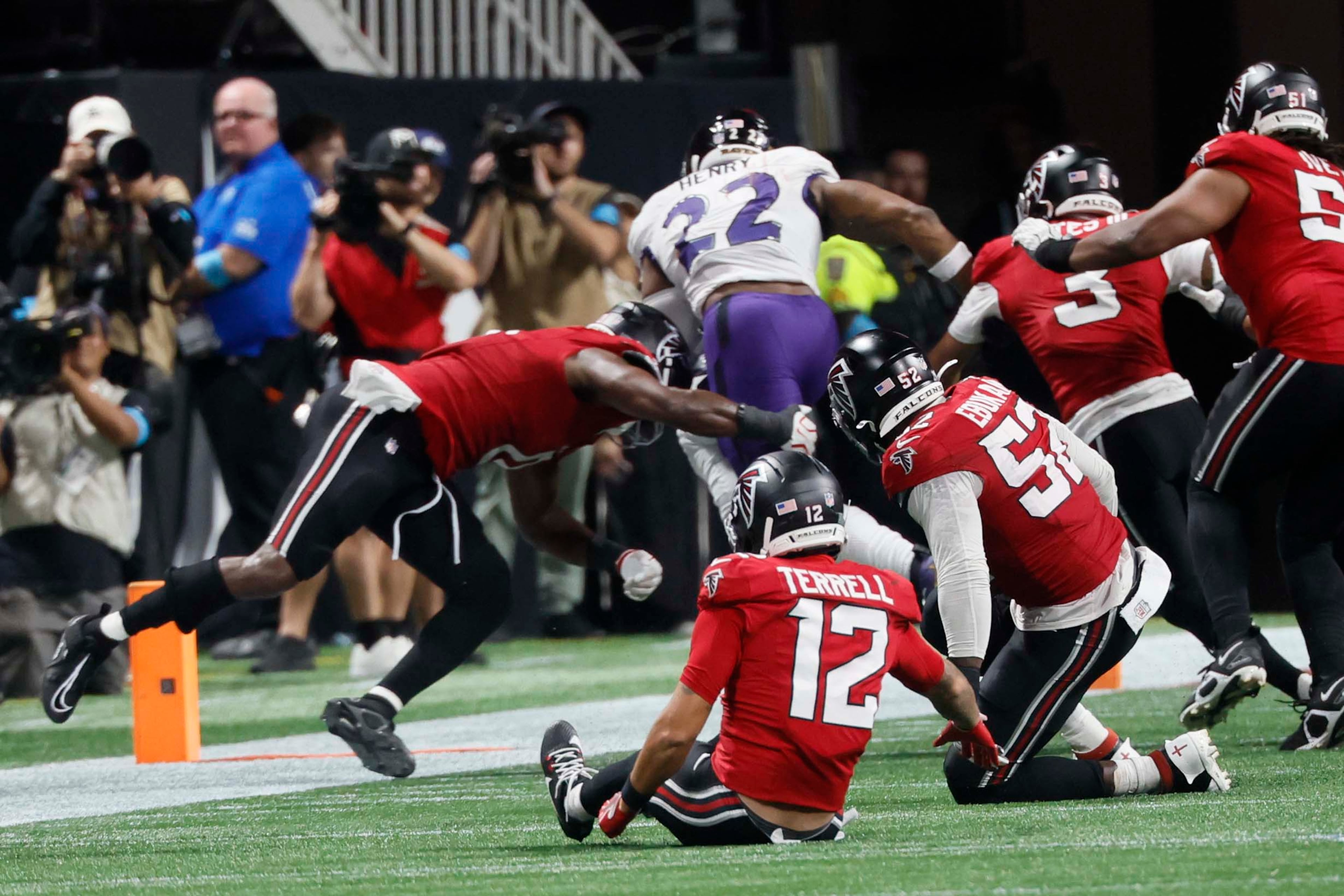 Baltimore Ravens running back Derrick Henry (22) breaks the tackle to score during overtime against the Atlanta Falcons at Mercedes-Benz Stadium in Atlanta, GA, Sunday, Oct. 11, 2026. (Miguel Martinez/AJC)