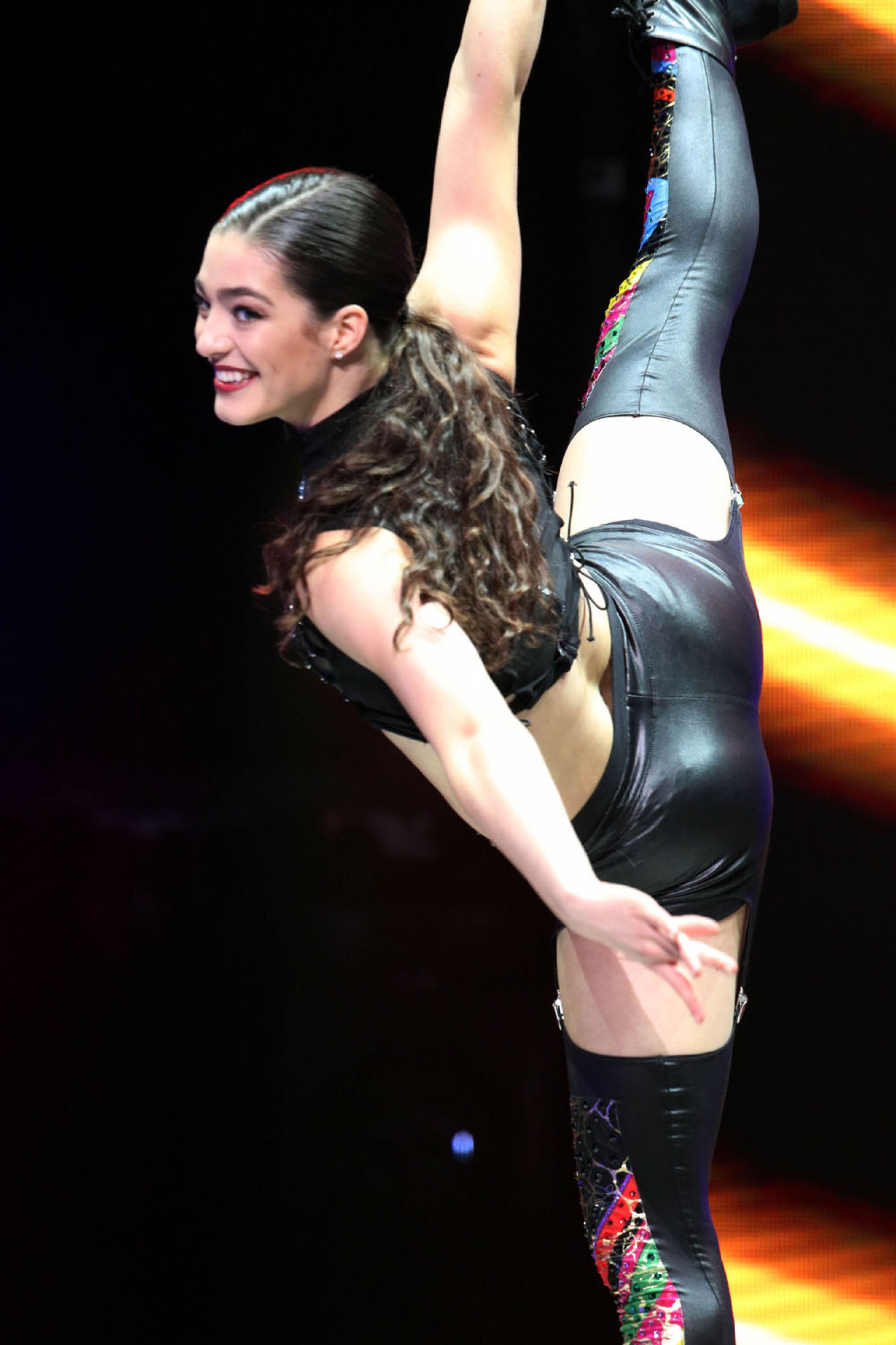 -- Taylor
The So You Think You Can Dance Season 14 tour entertained a nearly full Cobb Energy Centre on Thursday, October 26, 2017. This year's Top 10 dancers are Robert Green, Logan Hernandez, Lex Ishimoto, Koine Iwasaki, Dassy Lee, Kaylee Millis, Kiki Nyemchek, Taylor Sieve, Sydney Tormey and Mark Villaver, plus All-Stars Jasmine Harper and Marko Germar.
Robb Cohen Photography & Video /RobbsPhotos.com