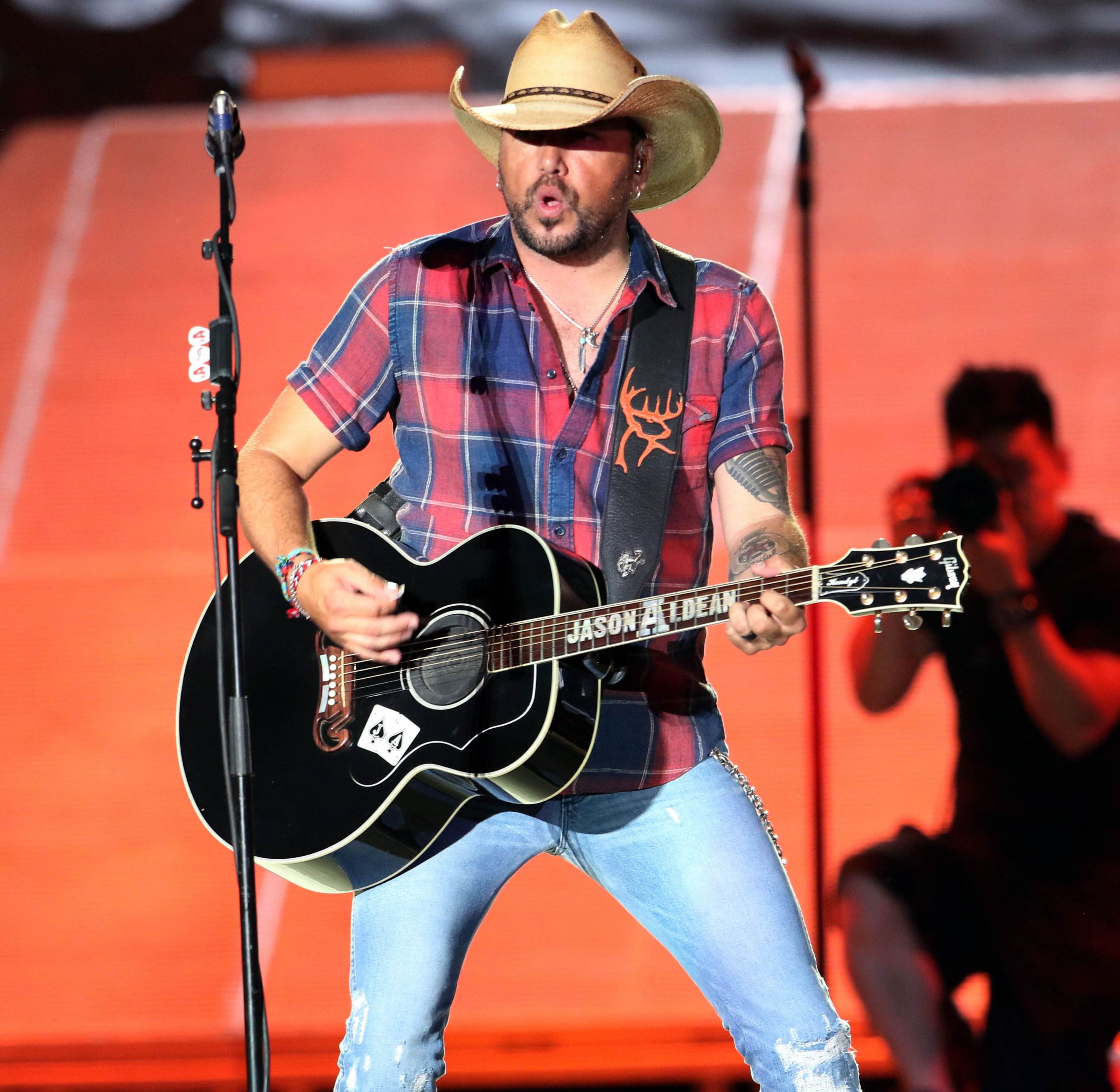Jason Aldean rolled through a decade worth of hits during the show. Photo: Robb Cohen Photography & Video/ www.RobbsPhotos.com