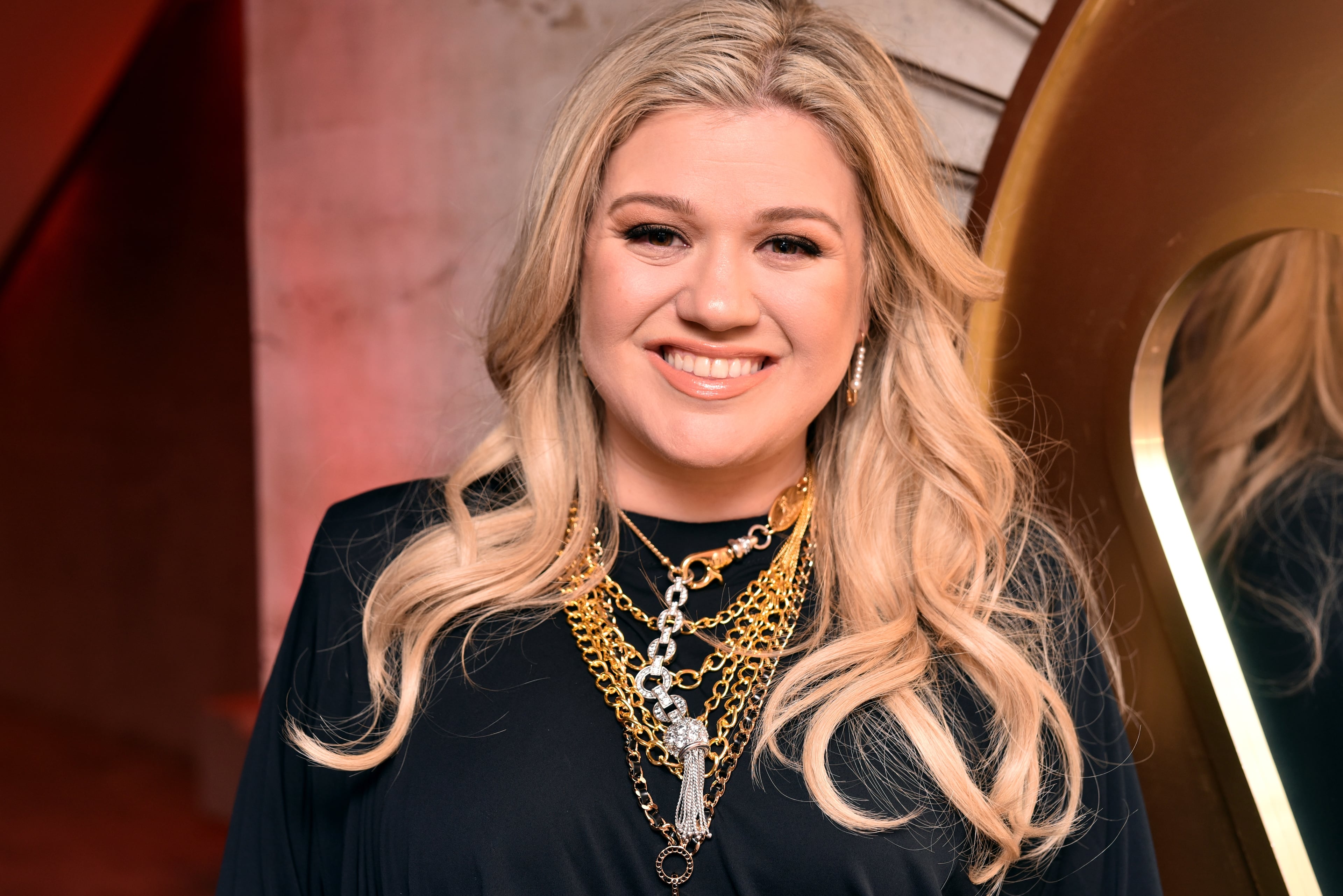 NEW YORK, NY - JANUARY 25: Kelly Clarkson attends the Warner Music Group Pre-Grammy Party in association with V Magazine on January 25, 2018 in New York City. (Photo by Jared Siskin/Getty Images for Warner Music Group)