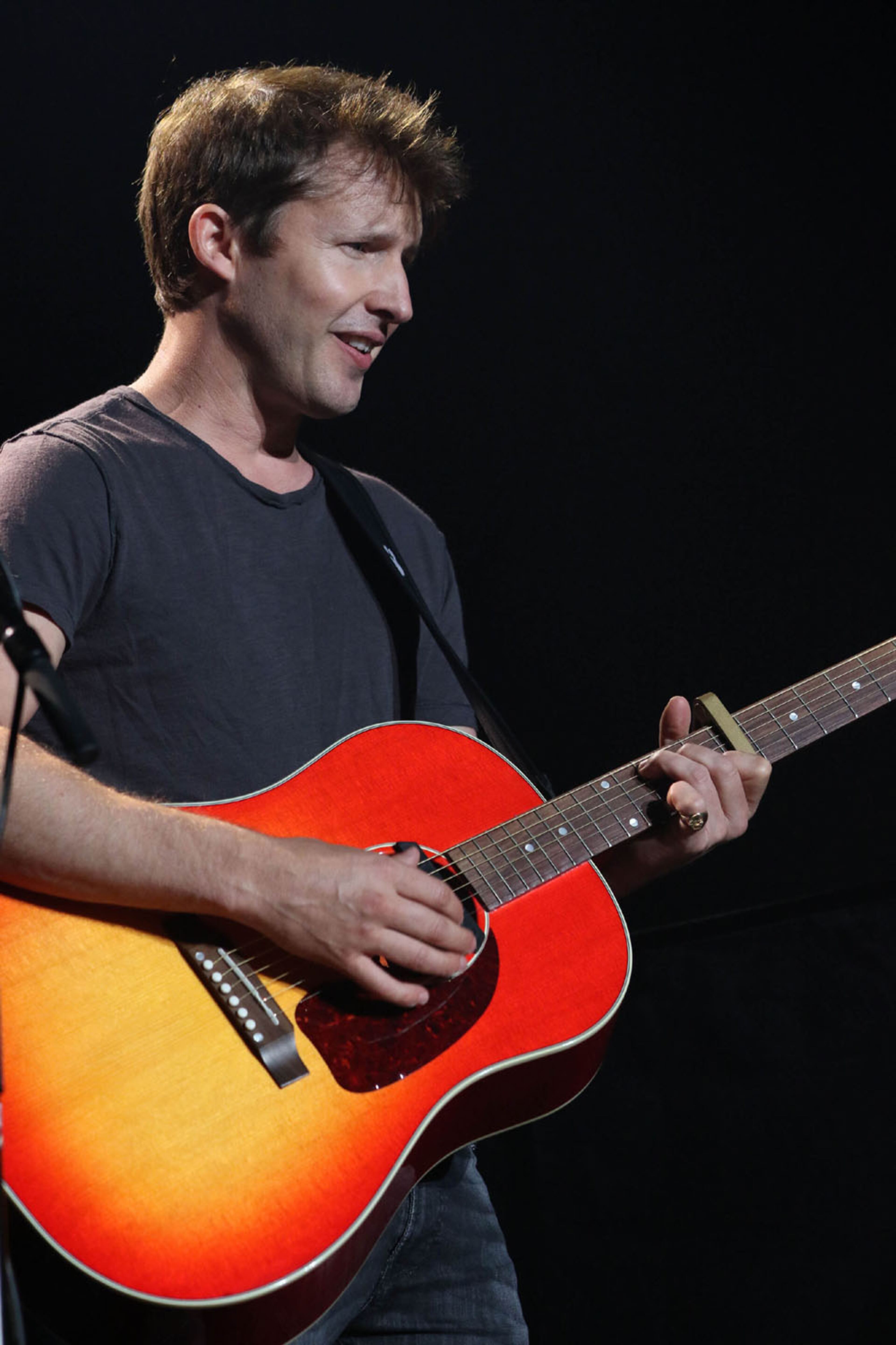 #27 of #30. PLEASE KEEP IN SEQUENTIAL ORDER FOR THE CONTINUITY OF THE GALLERY.
British stars Ed Sheeran and James Blunt rocked the first of two sold out nights at Infinite Energy Center on Friday, August 25, 2017.
Robb Cohen Photography & Video /RobbsPhotos.com