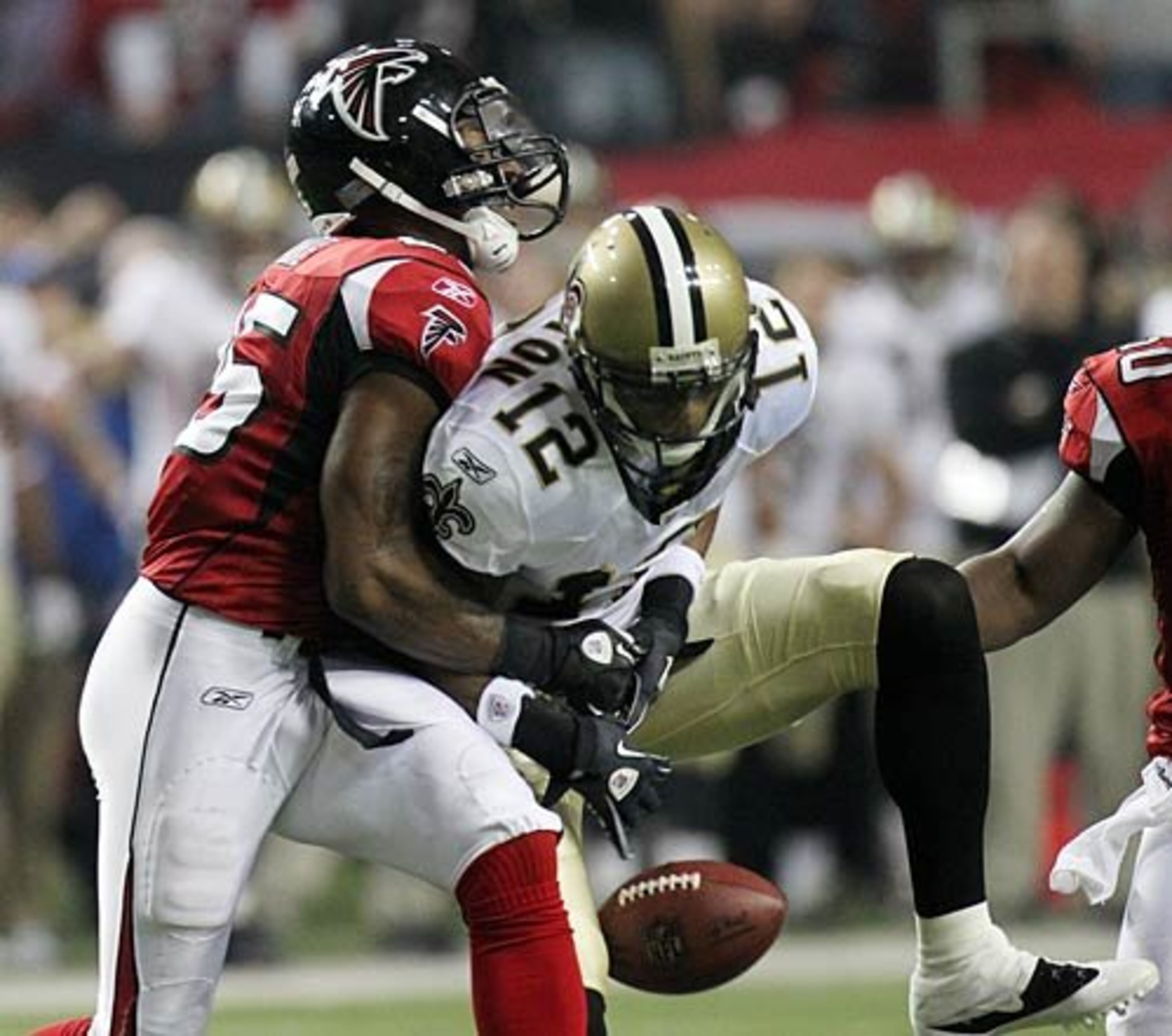 Falcons safety William Moore breaks up a Drew Brees pass to Saints wide receiver Marques Colston during 1st quarter action.