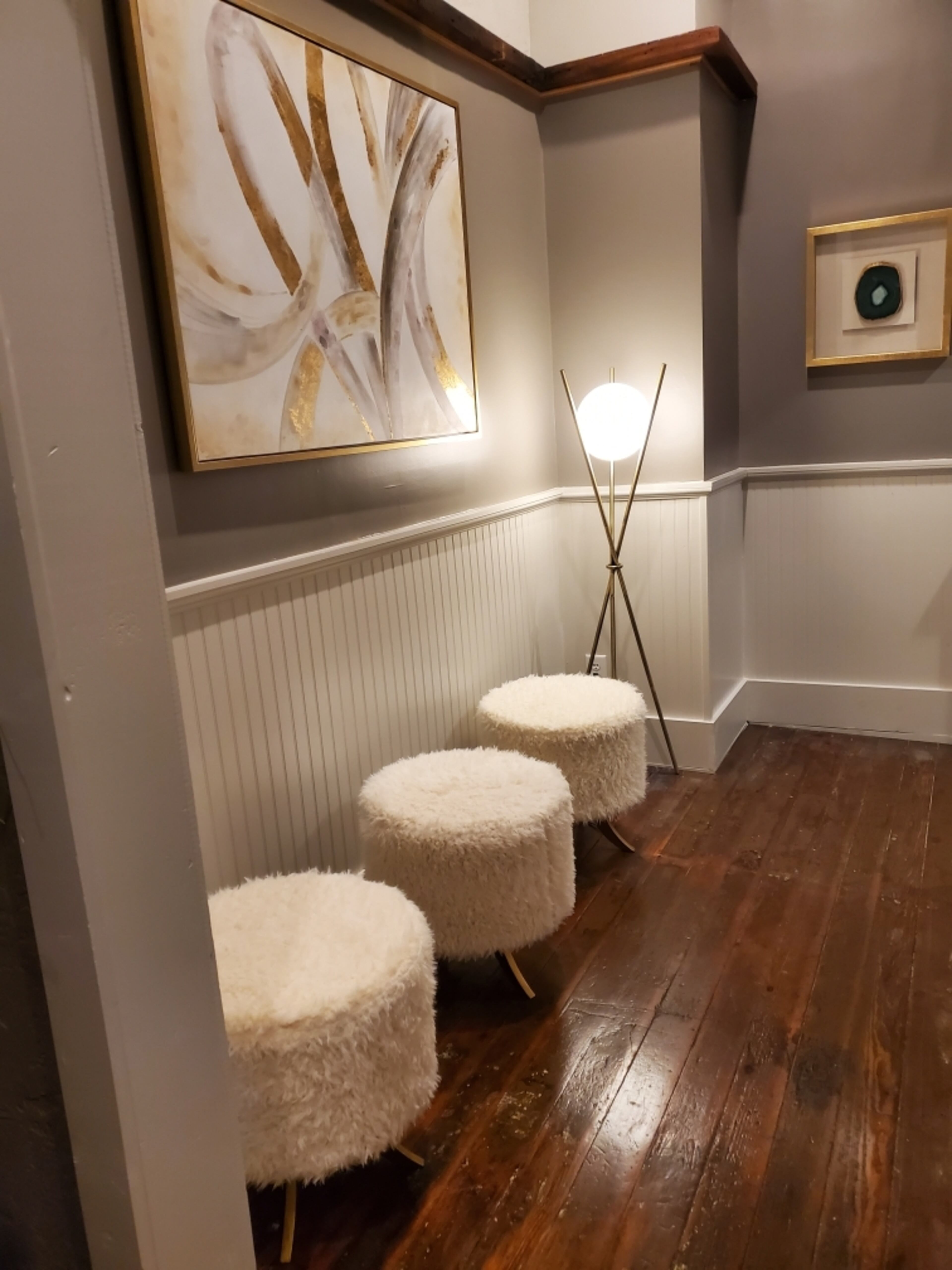 Mac's Chophouse, which replaces Shillings on the Square, features an updated, modern design. COURTESY OF MARY ANSLEY SOUTHERLAND