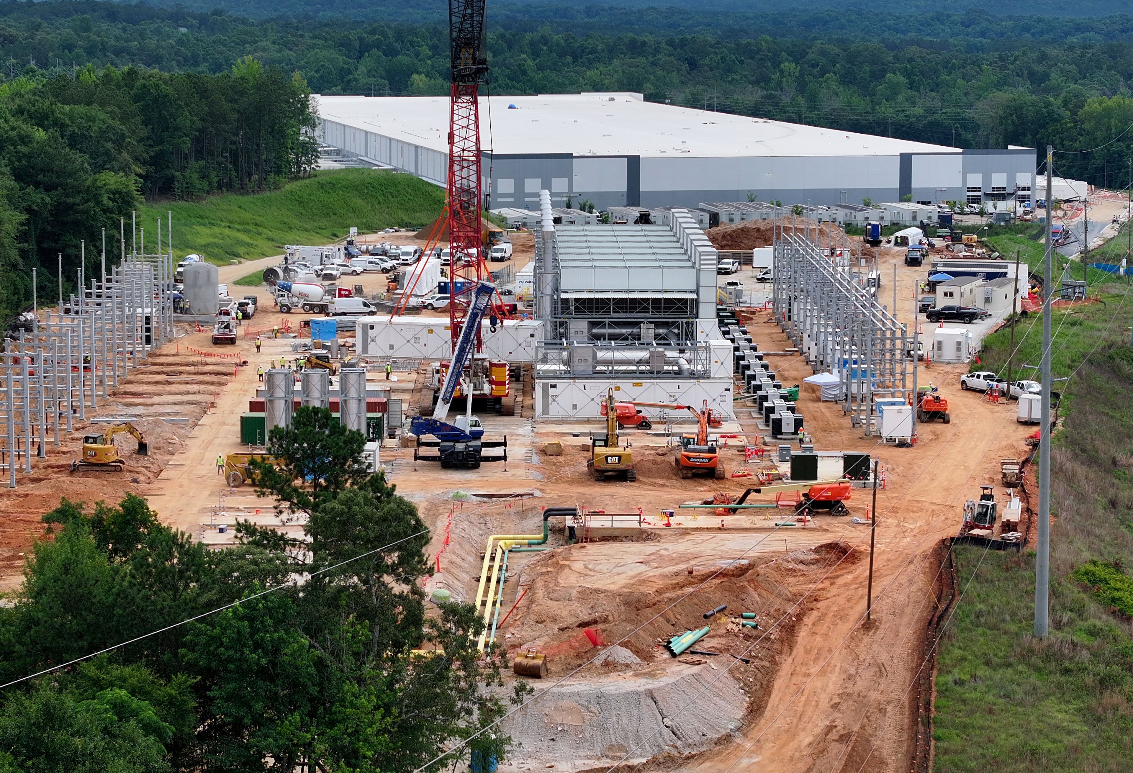 This aerial view shows off-grid generators being installed in Covington, with the data center in the background. (Hyosub Shin/AJC)