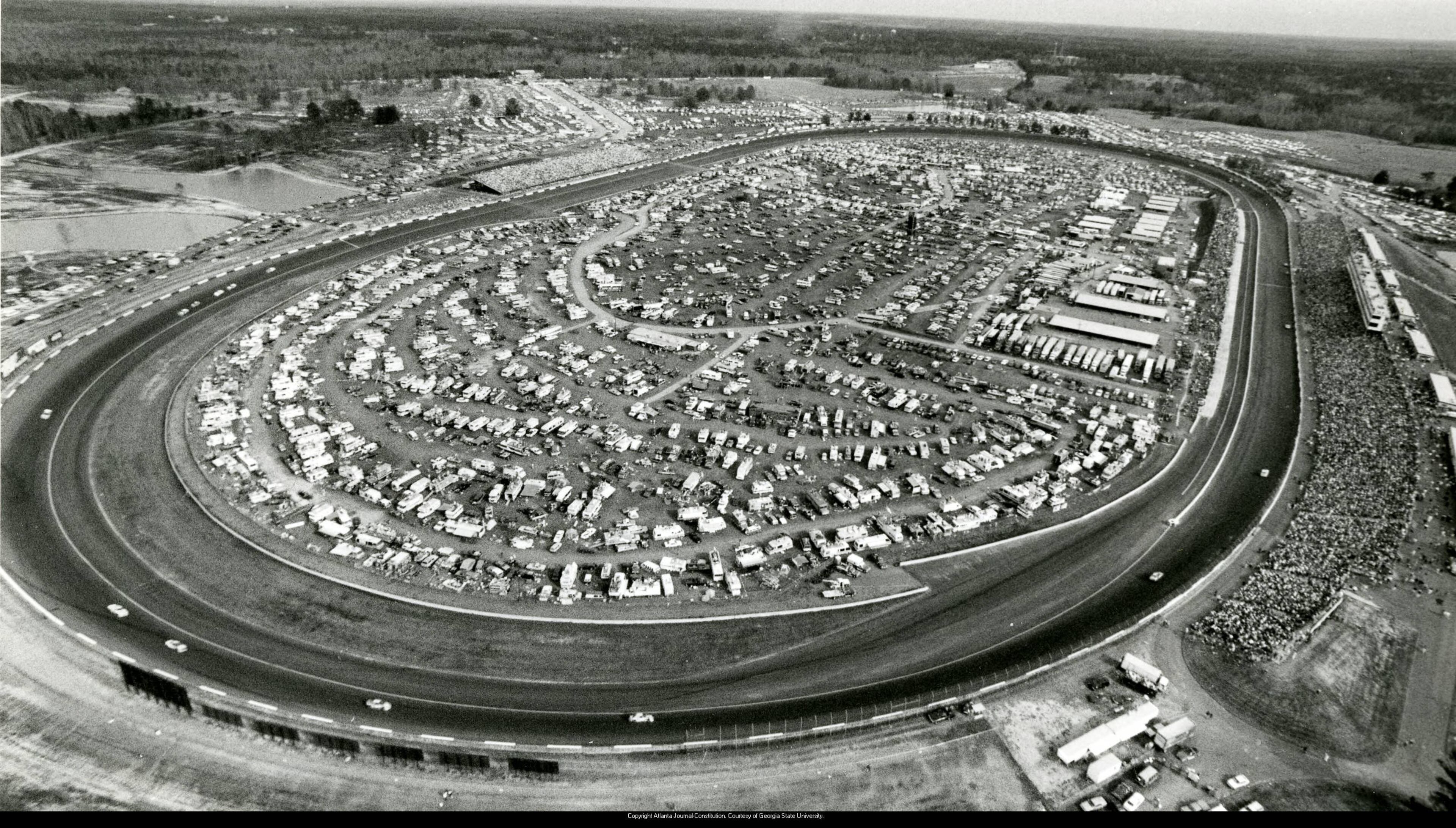 Aerial view of the Atlanta Journal 500 at the Atlanta Motor Speedway, 1989. William Anderson Bridges / AJC file