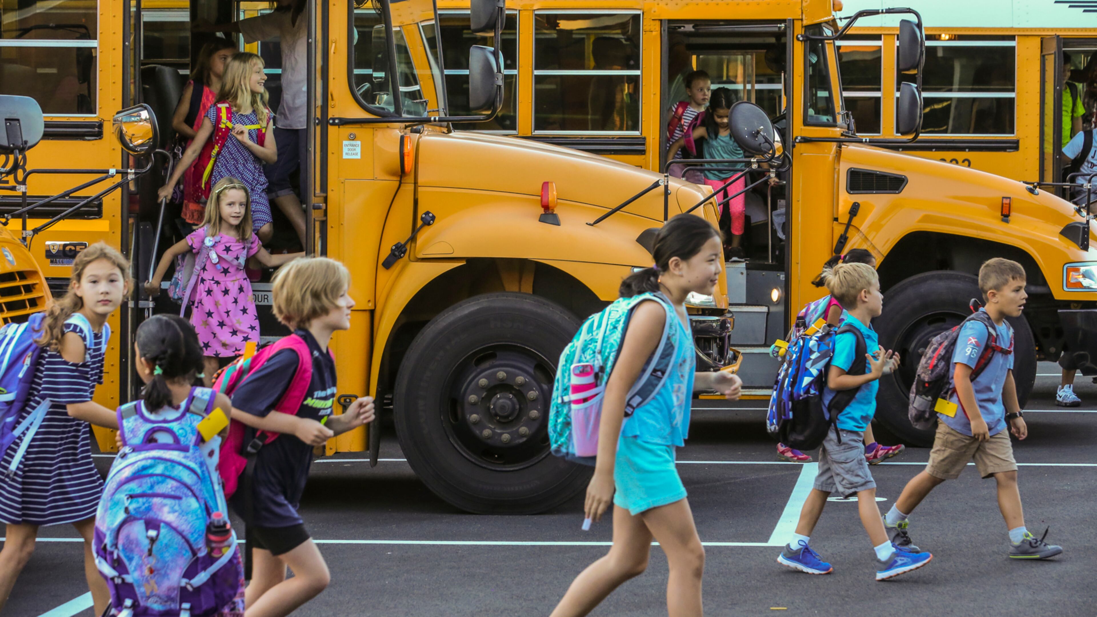 July 31, 2017 Cobb County: Students arrive for class at Mountain View Elementary School at 3151 Sandy Plains Road in Cobb County. The school “beat the odds” on a new state measure. JOHN SPINK/JSPINK@AJC.COM.