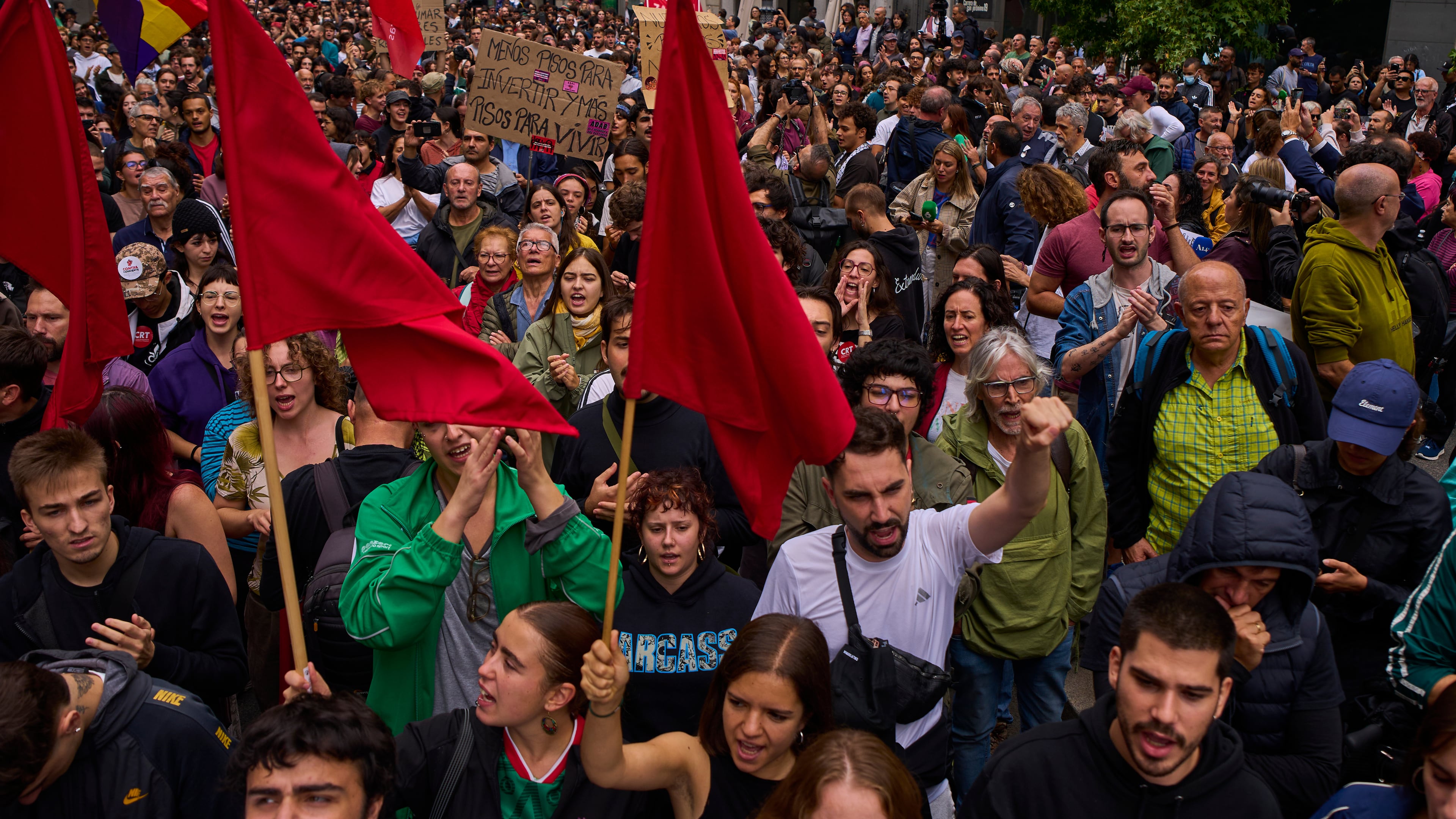 Activists protest near the Spanish Parliament following the eviction of 87-year-old Maricarmen to demand stronger laws to protect renters in Madrid, Spain, Friday, Oct. 2, 2026. (AP Photo/Manu Fernandez)