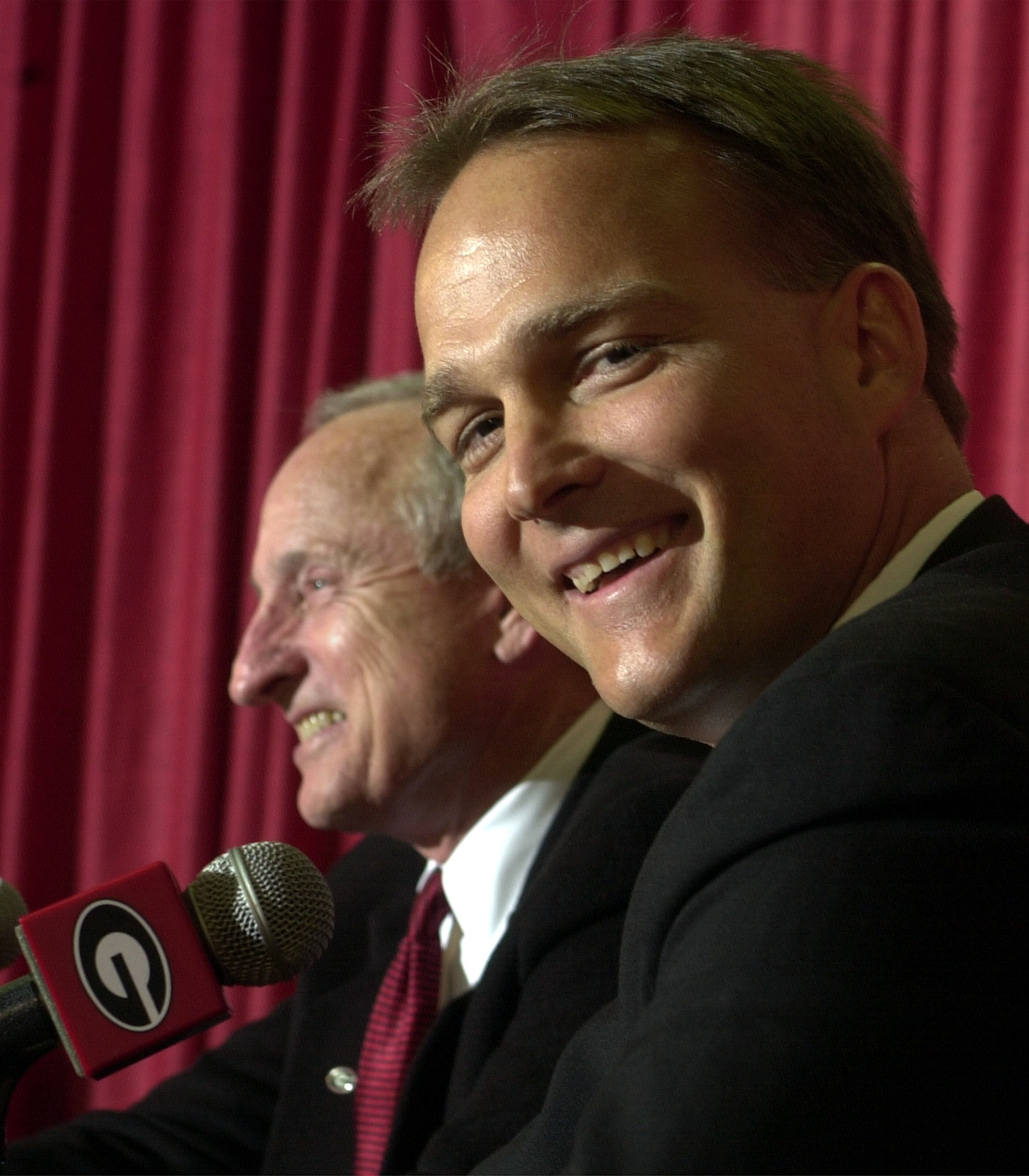 After Jim Donnan was fired as UGA coach in December of 2000, athletic director Vince Dooley introduced Richt later that month as the Dogs' new coach.