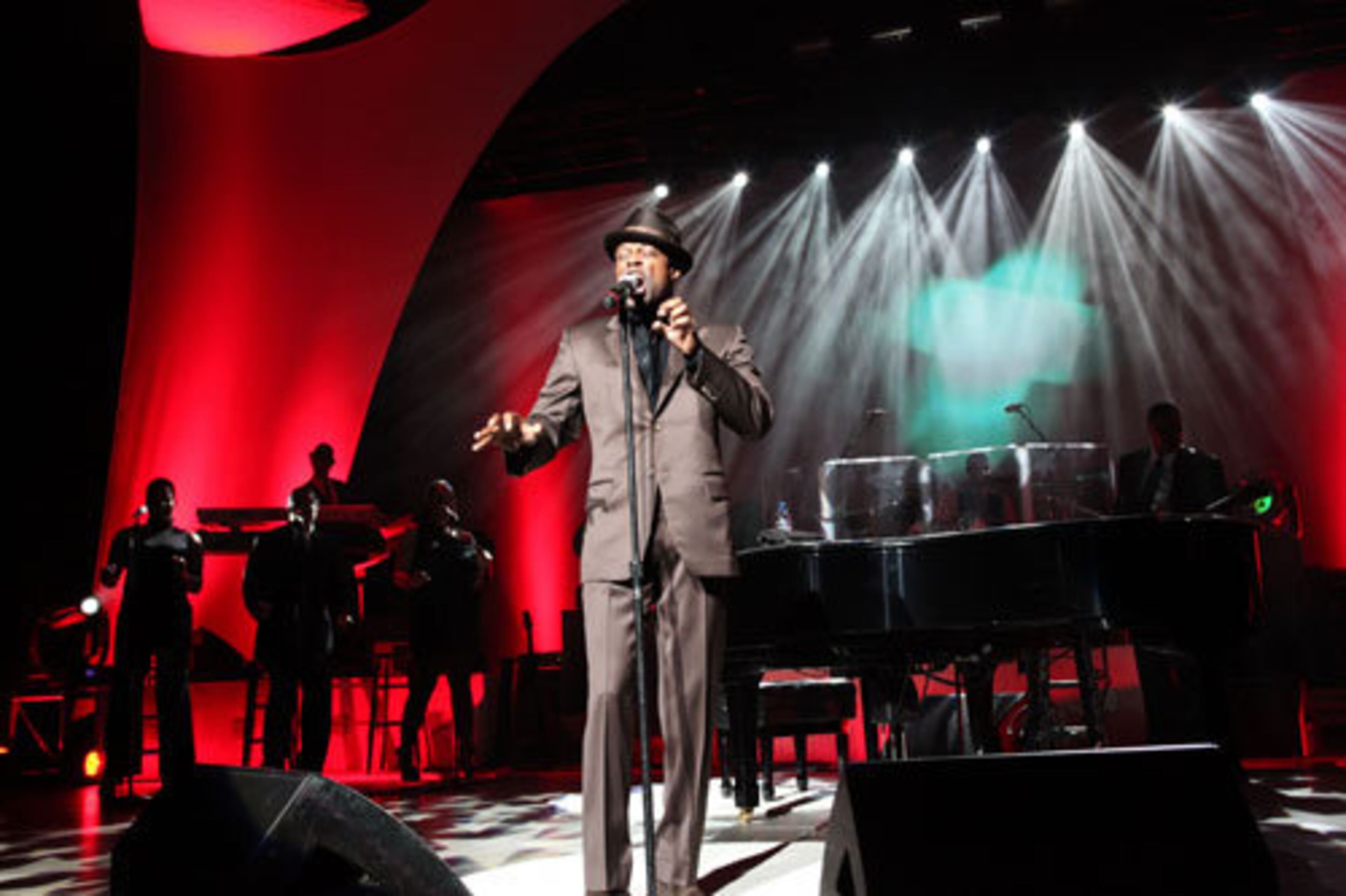 Kem performs "True Love" for fans Thursday night.