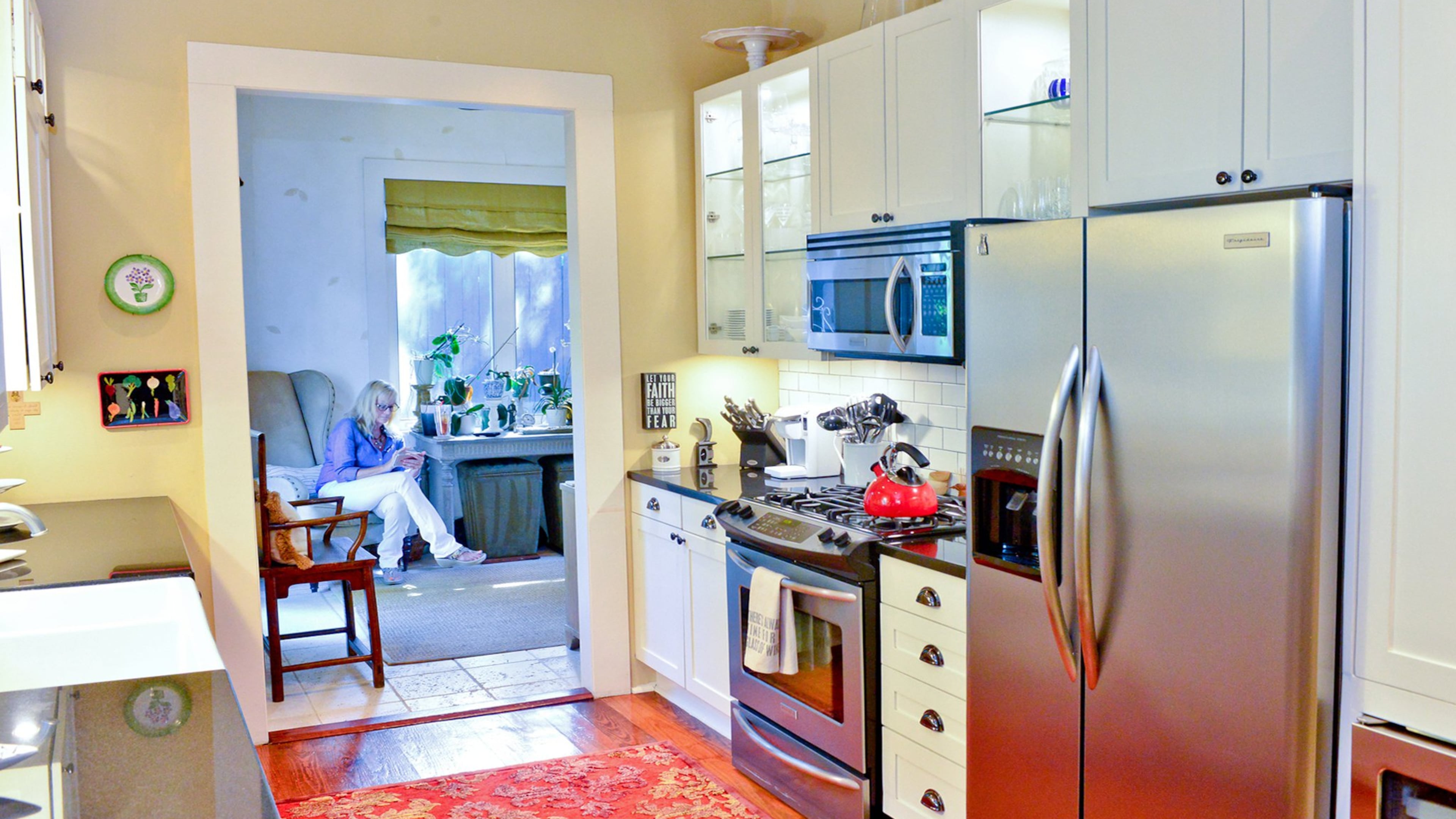 Milissa Cole knew the kitchen was in bad shape when she bought her 1915 bungalow in 2004. She gutted the space, and updated it with stainless steel appliances from Bob Bailey’s in Stone Mountain, black granite countertops and cupboards in keeping with her home’s Craftsman architecture. Text by Lori Johnston and Keith Still/Fast Copy News Service. (Christopher Oquendo Photography/www.ophotography.com)