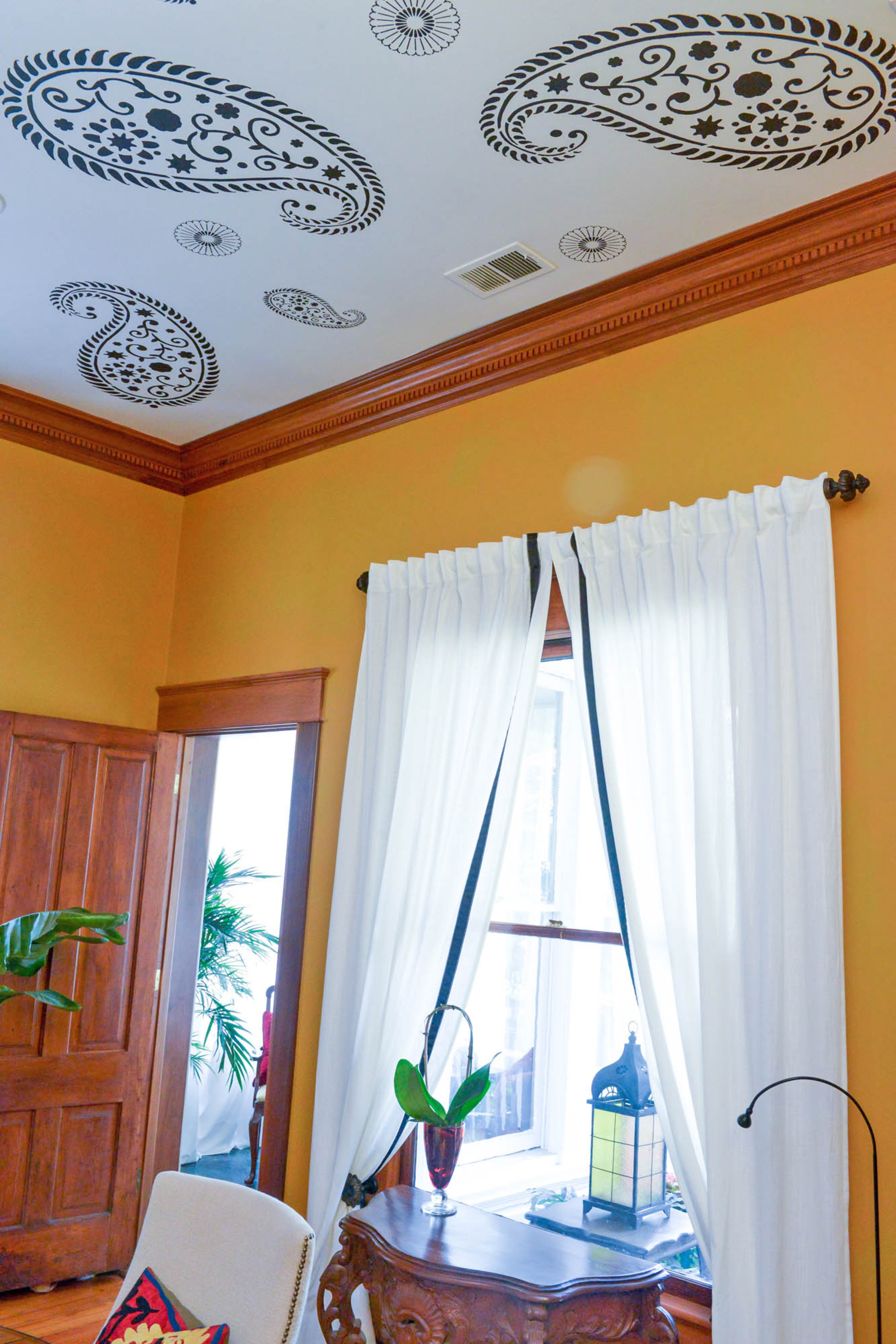 English decided to shake things up a bit in her historic West End home by hiring Kass Wilson to paint a paisley pattern on her dining room ceiling. “That particular ceiling has two air registers and three recessed can lights. The paisley pattern adds some whimsy to an otherwise serious and heavy house and disguises the utilitarian features that are not attractive,” she said.