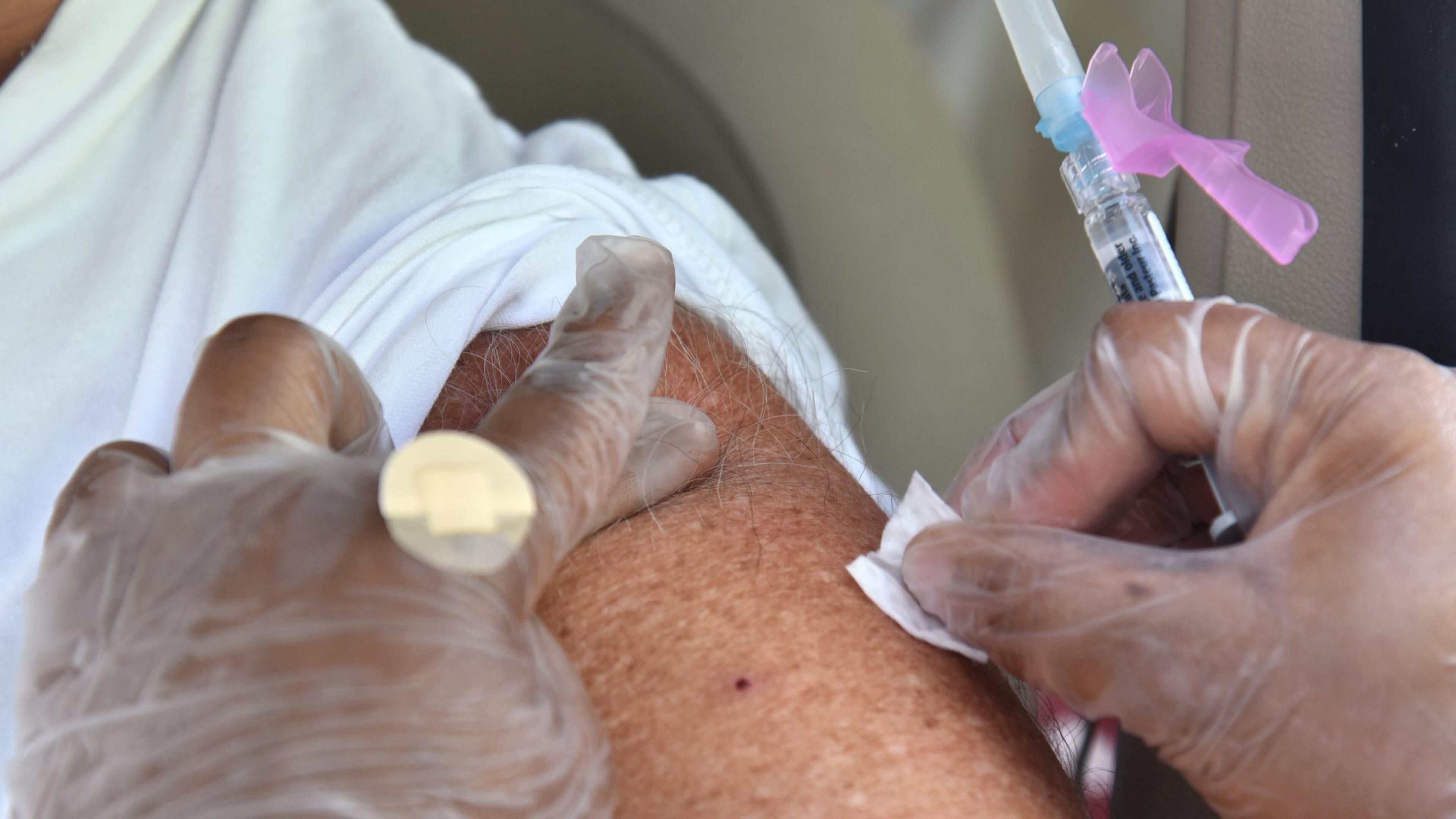 September 7, 2018 Atlanta - Tom Keating, 76, of Decatur, gets his flu shot. HYOSUB SHIN / HSHIN@AJC.COM