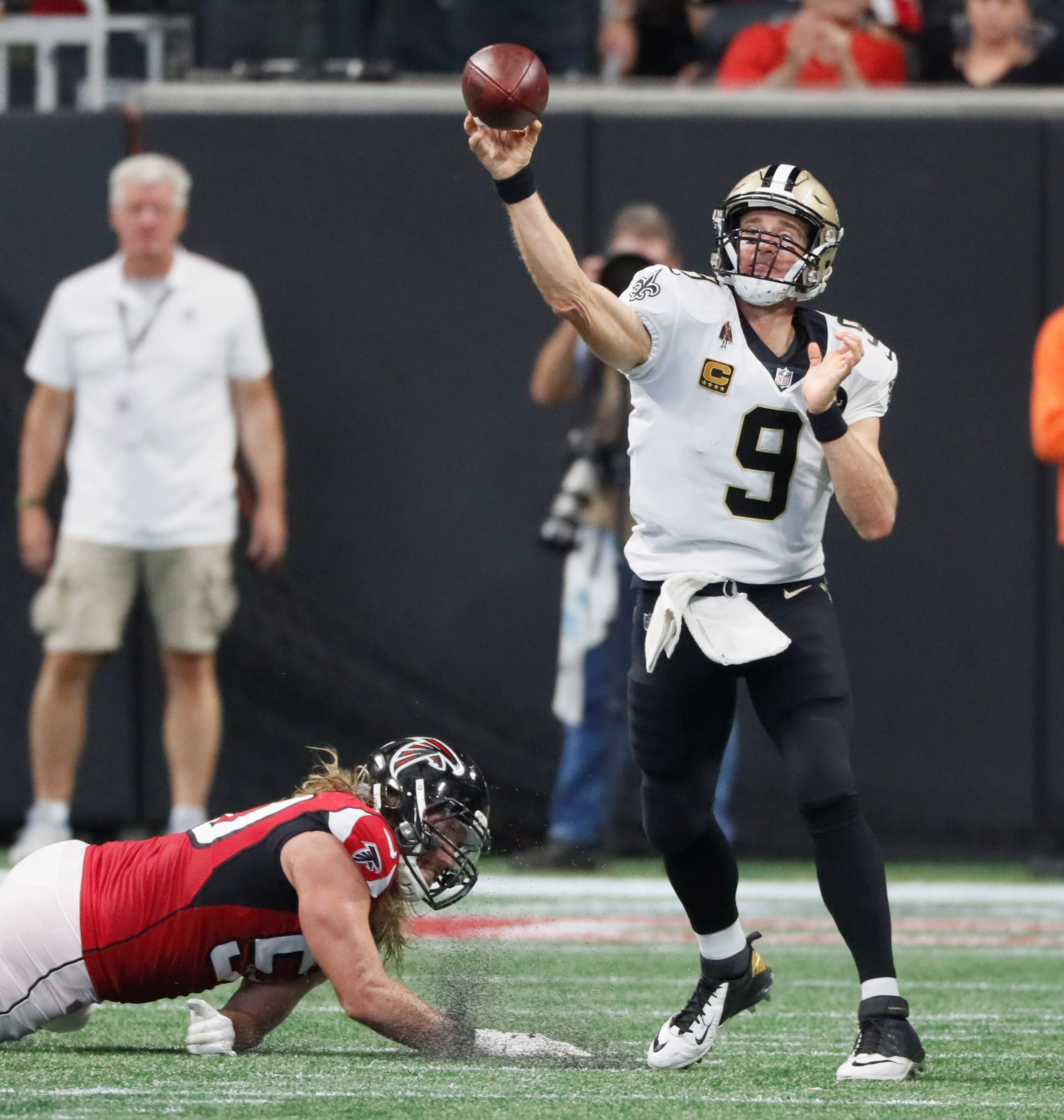 9/23/18 - Atlanta - Atlanta Falcons defensive end Brooks Reed (50) can't get to New Orleans Saints quarterback Drew Brees (9) in the second half. The Atlanta Falcons played the New Orleans Saints in an NFL football game Sunday, Sept 23, 2018, at Mercedes-Benz Stadium in Atlanta, GA. BOB ANDRES /BANDRES@AJC.COM