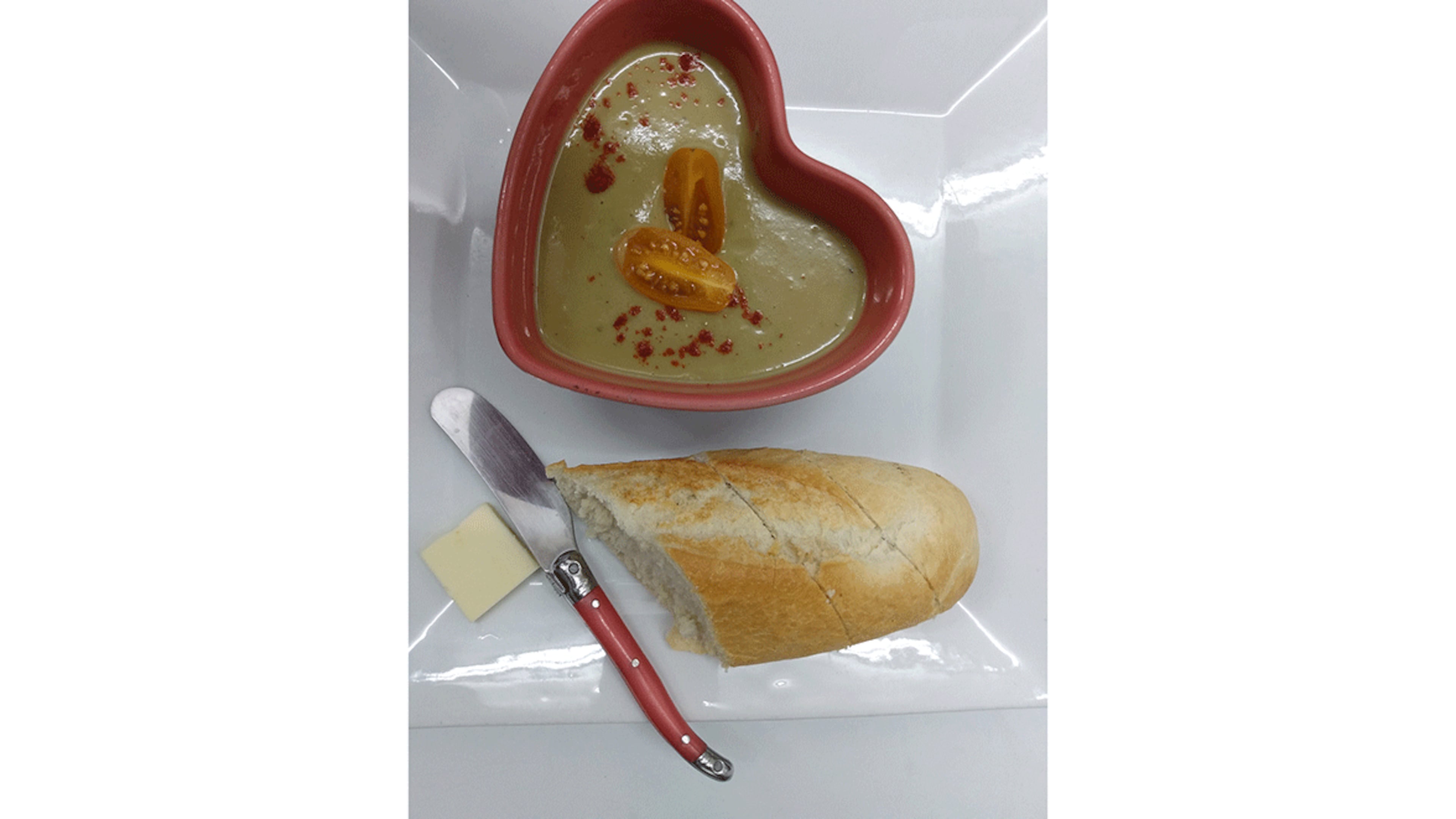 Café Alsace’s Cold Avocado-Roasted Garlic Soup./ Courtesy of Benedicte Cooper