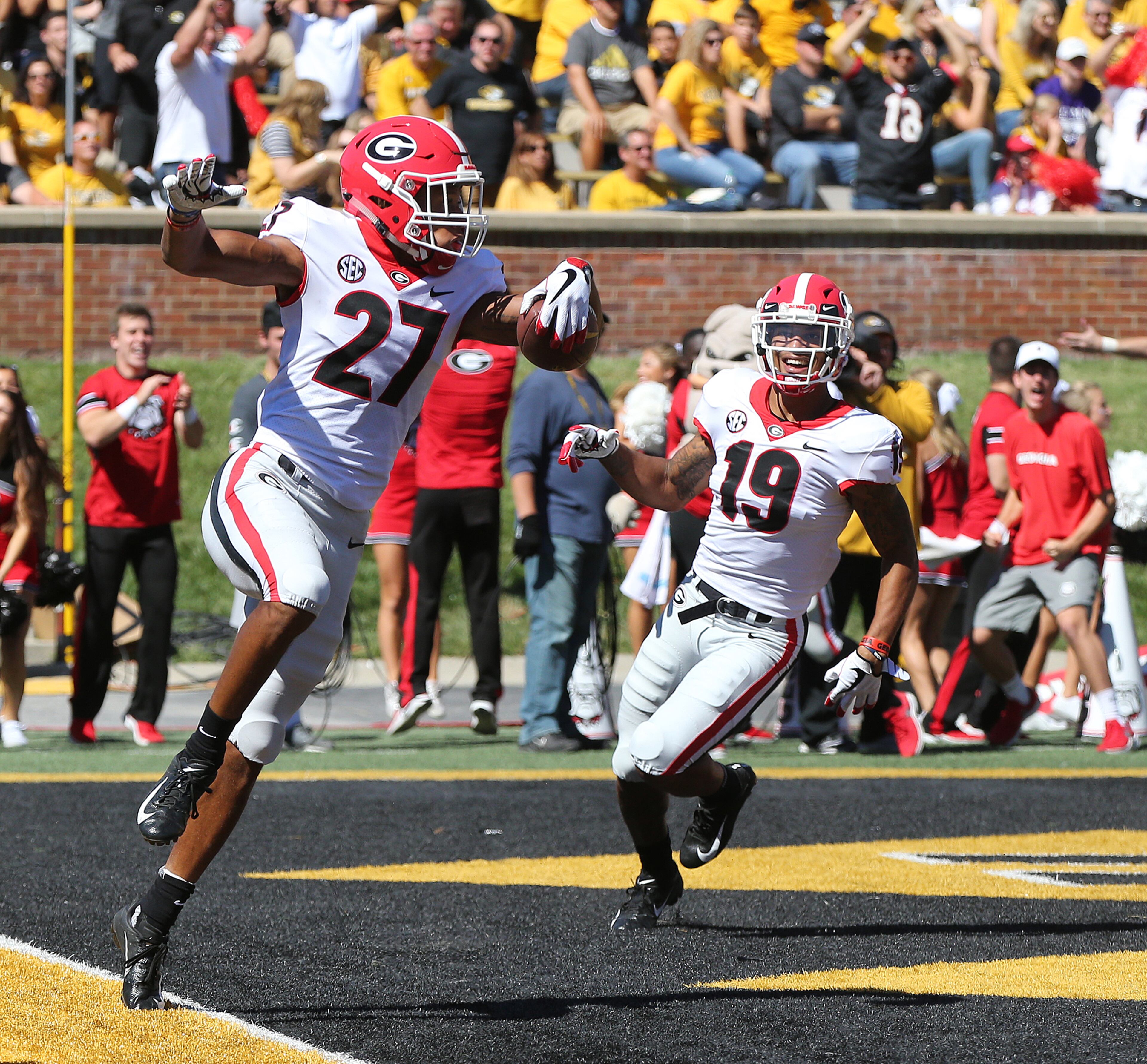 September 22, 2018 Columbia: Georgia defensive back Eric Stokes blocks a punt by Mizzou punter Corey Fatony and returns it for a touchdown for a 20-7 lead during the second quarter in a NCAA college football game on Saturday, Sept 22, 2018, in Columbia. Curtis Compton/ccompton@ajc.com
