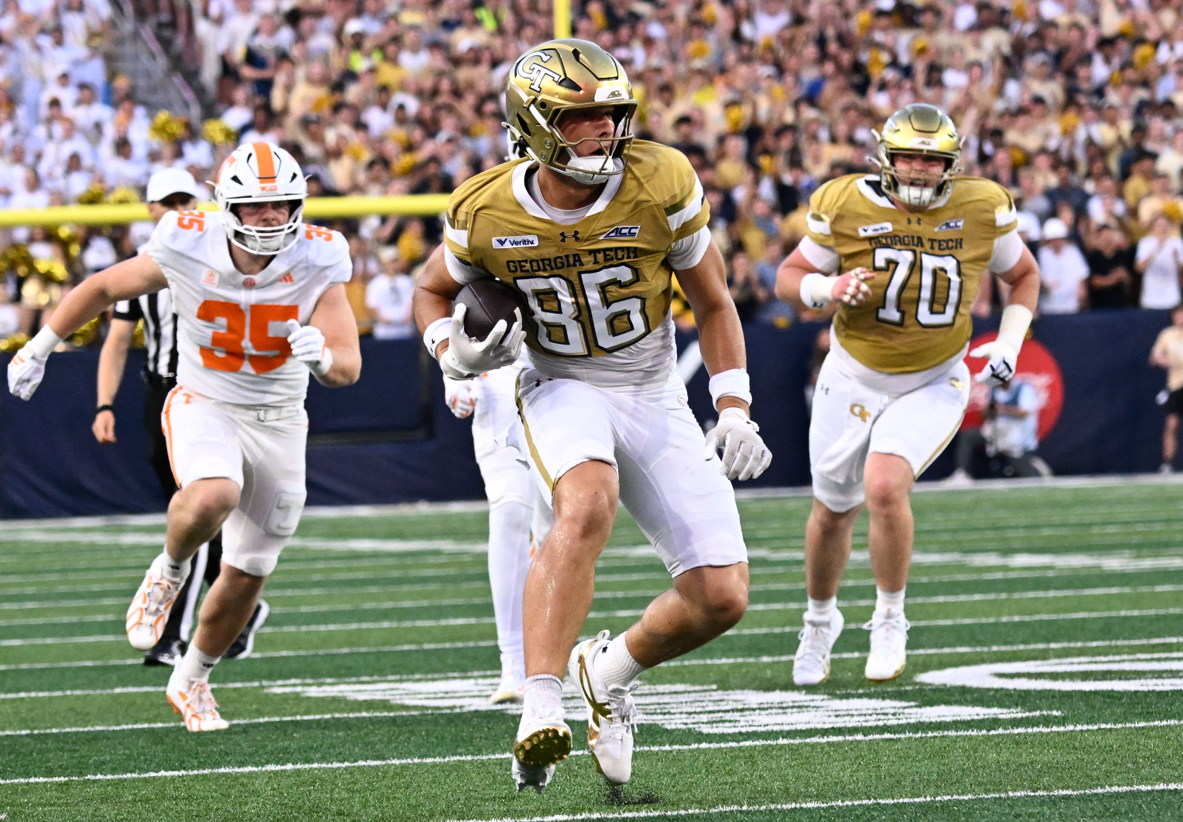 Georgia Tech tight end Kevin Roche Jr. runs the ball during the first half of the game against Tennessee at Bobby Dodd Stadium on Saturday, Sept. 12, 2026, in Atlanta. (Hyosub Shin/AJC)