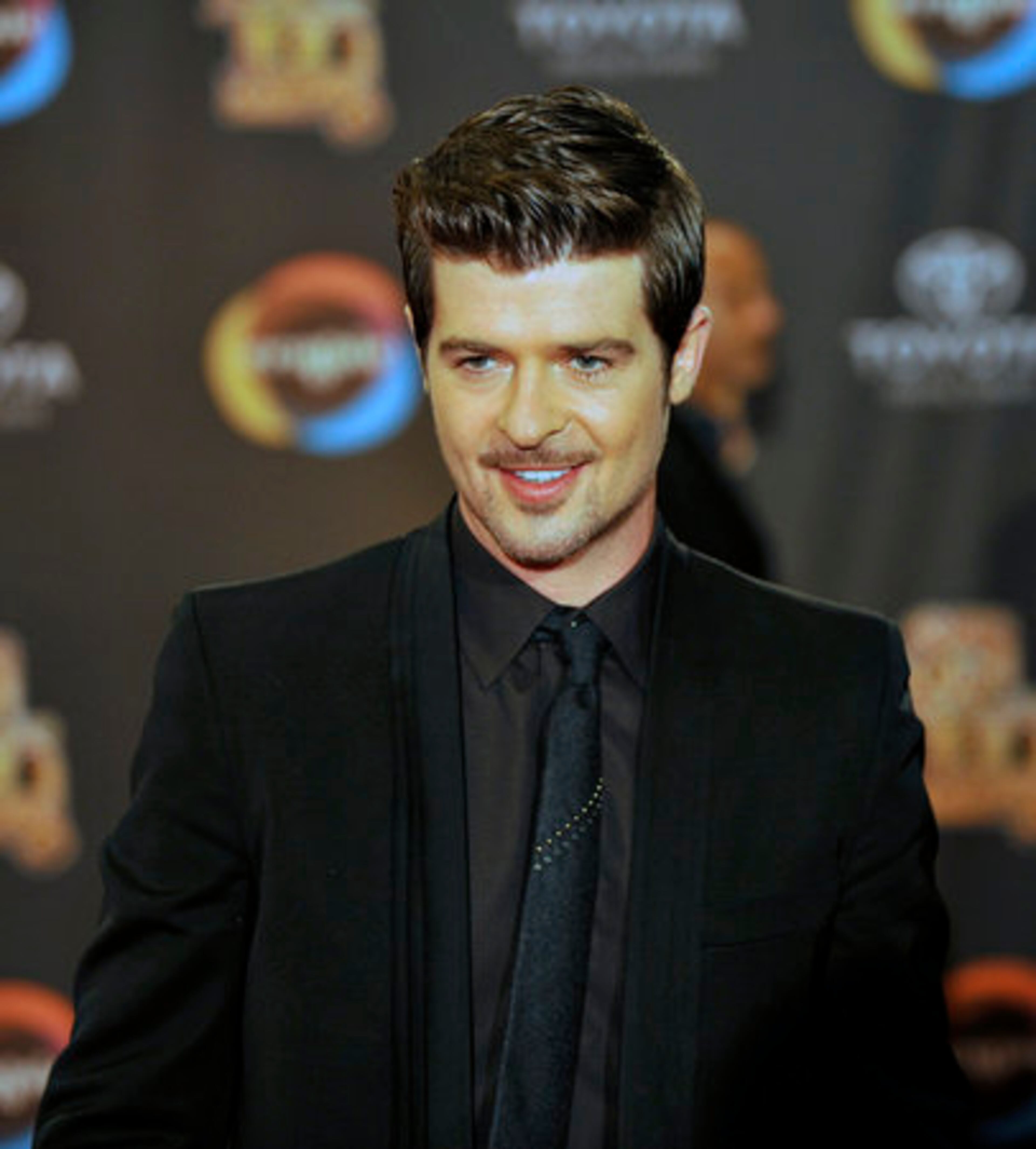Grammy-winner Robin Thicke. The list of no-shows was long: Beyonce, Kanye West, Maxwell, Mary Mary, Ne-Yo, Jamie Foxx, Jennifer Hudson and Drake.