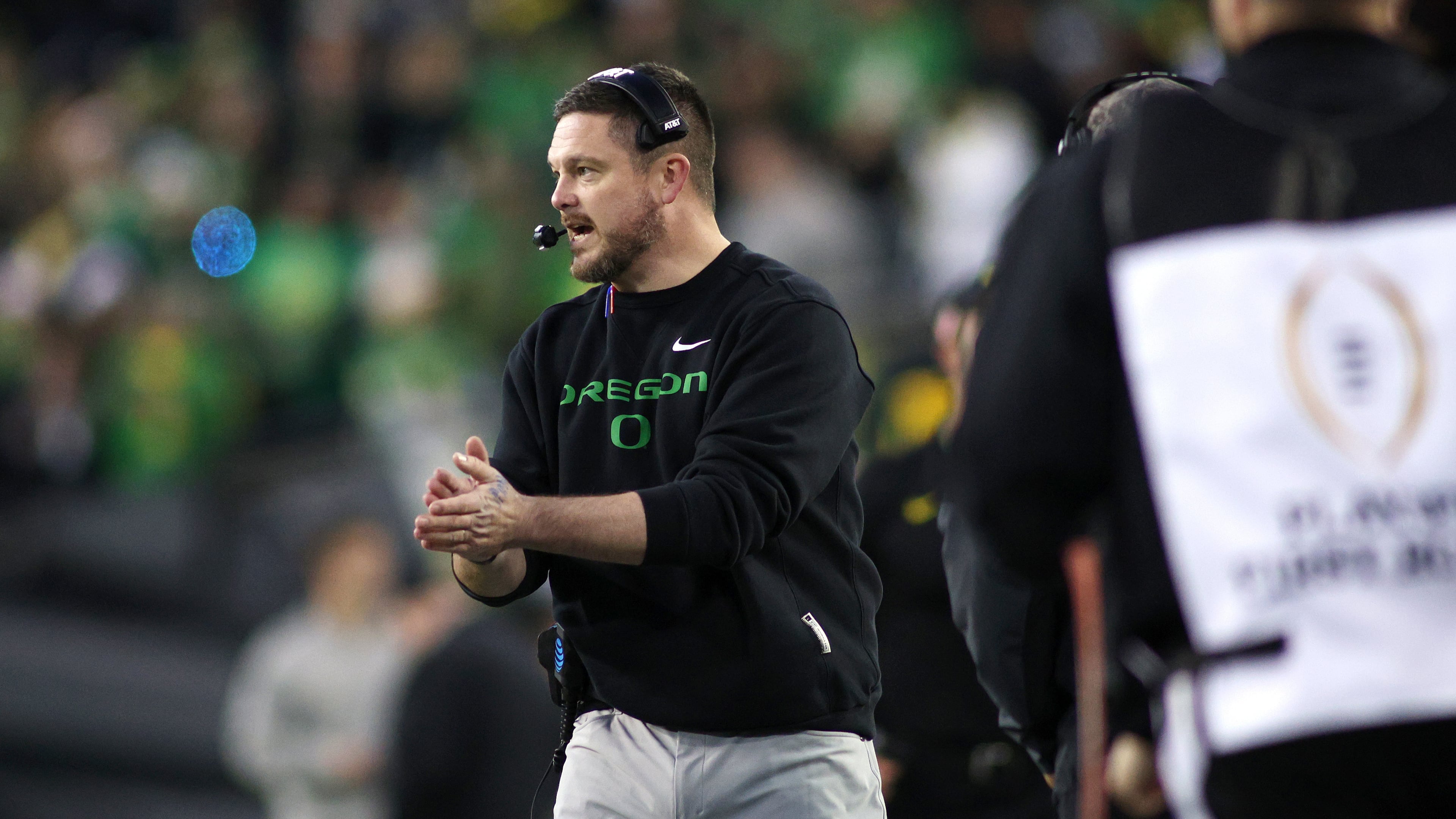 Oregon head coach Dan Lanning calls to his team during the first half of the first round of the NCAA College Football Playoff against James Madison, Saturday, Dec. 20, 2025, in Eugene, Ore. (AP Photo/Lydia Ely)