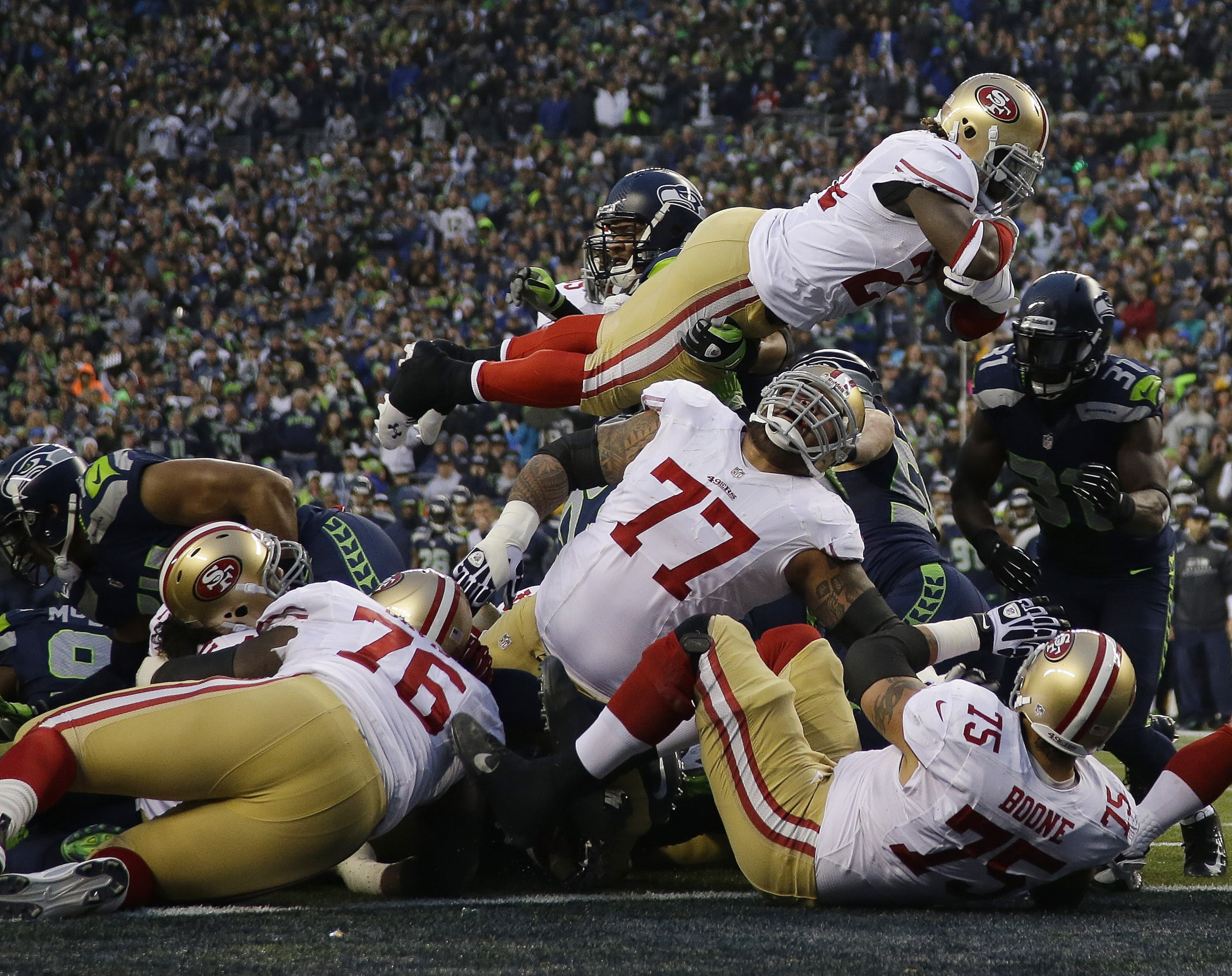 San Francisco 49ers' Anthony Dixon dives into the end zone for a touchdown run during the first half of the NFL football NFC Championship game against the Seattle Seahawks Sunday, Jan. 19, 2014, in Seattle. (AP Photo/Matt Slocum)