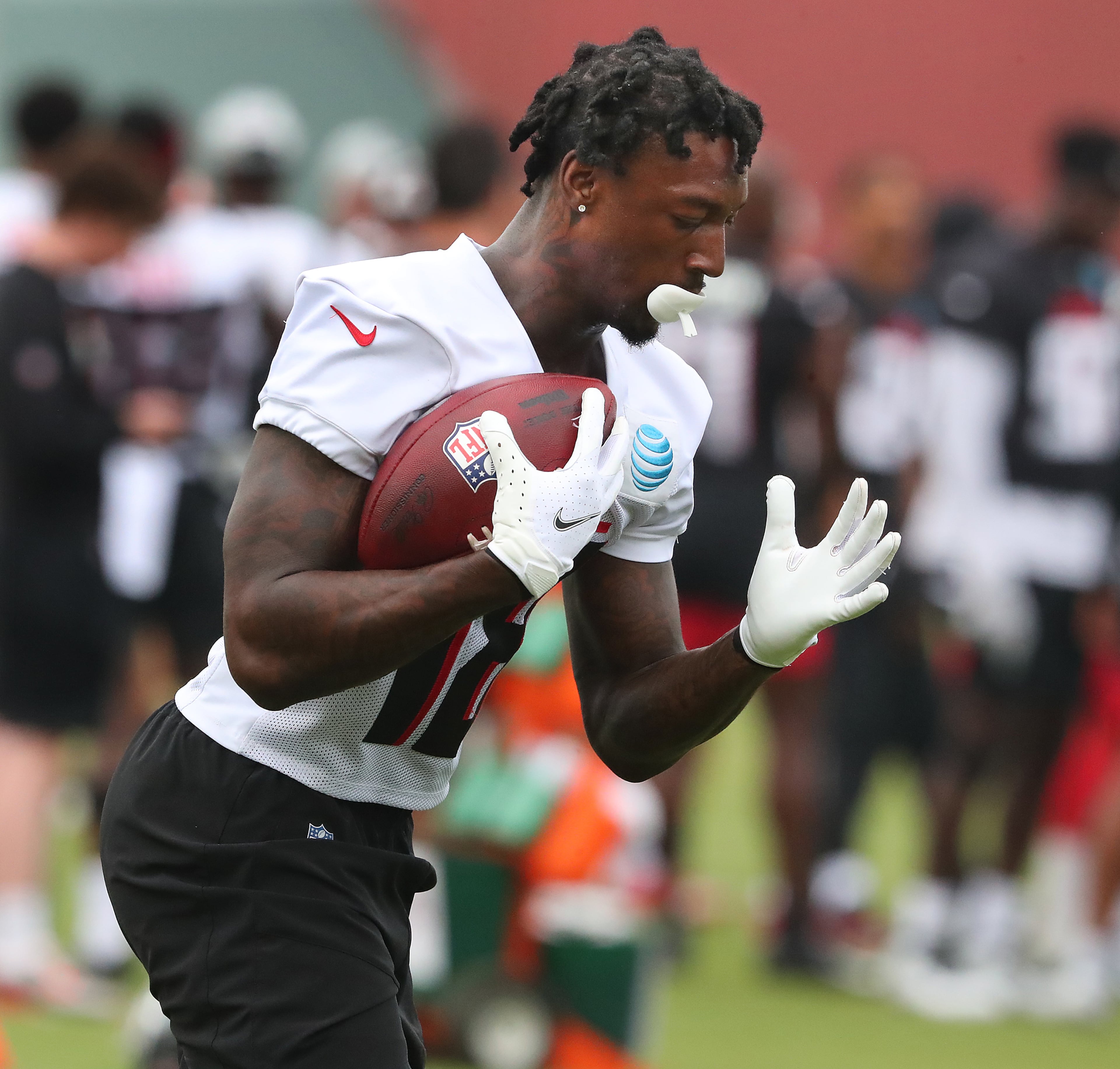 073021 Flowery Branch: Atlanta Falcons wide receiver Calvin Ridley catches a pass on the second day of training camp practice at the team training facility on Friday, July 30, 2021, in Flowery Branch. “Curtis Compton / Curtis.Compton@ajc.com”