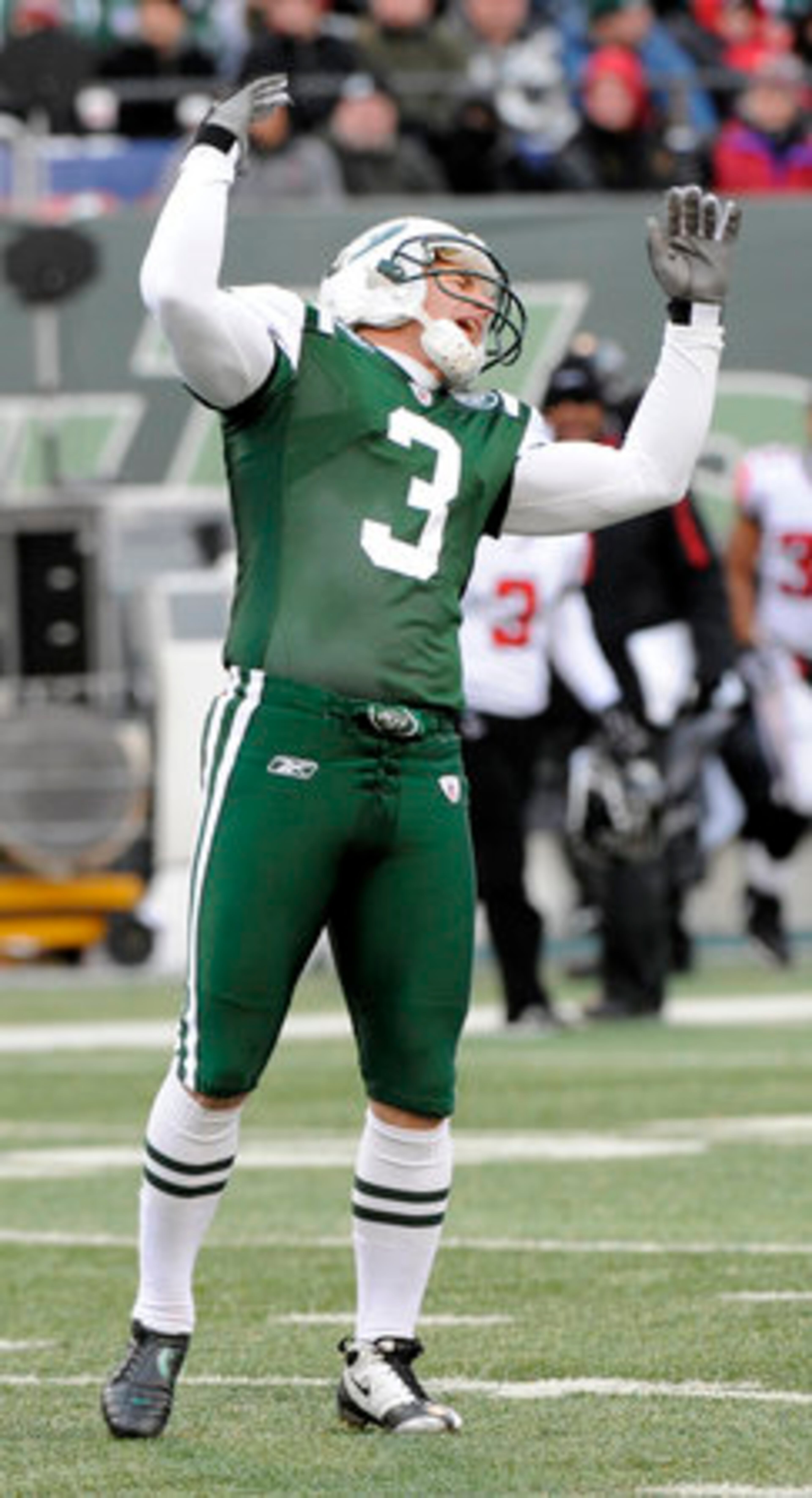 Jets kicker Jay Feely reacts after missing a 38-yard field goal to close out the first half.