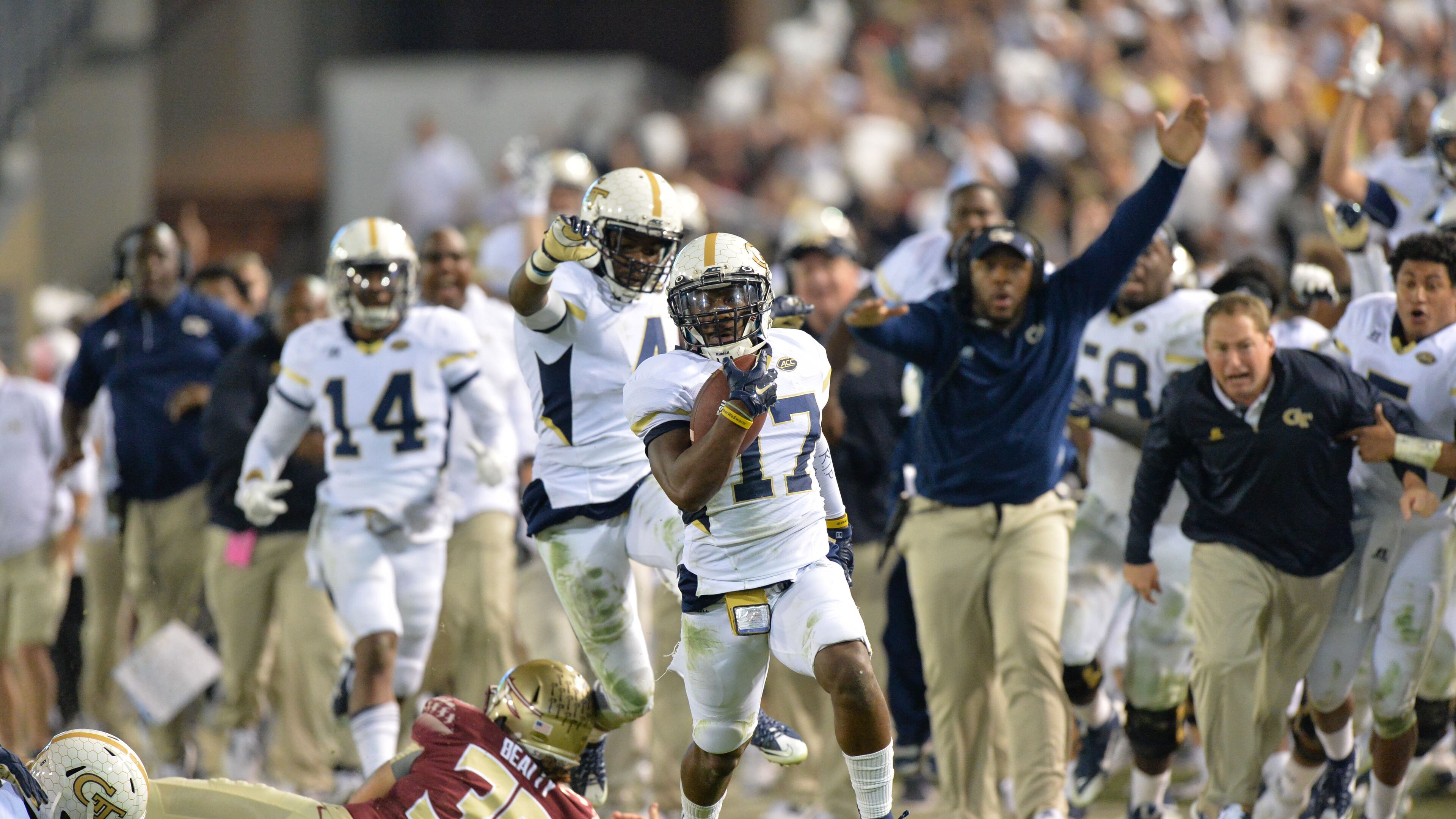 October 24, 2015 Atlanta - Georgia Tech Yellow Jackets defensive back Lance Austin (17) runs for a touchdown after Florida State Seminoles place kicker Roberto Aguayo's field goal was blocked at the end of the fourth quarter at Bobby Dodd Stadium on Saturday, October 24, 2015. Georgia Tech Yellow Jackets won 22 - 16 against the Florida State Seminoles. HYOSUB SHIN / HSHIN@AJC.COM