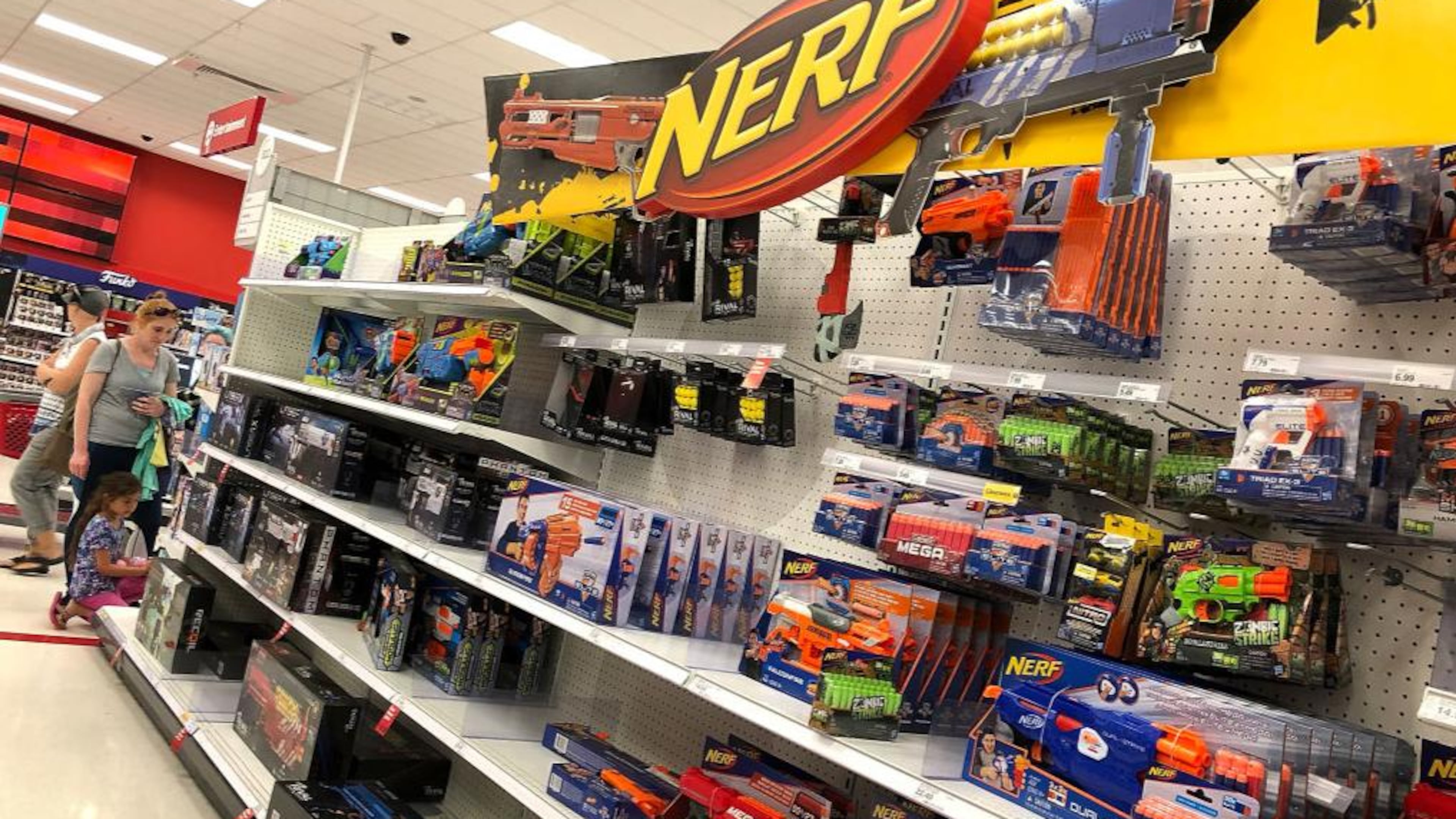 A Memphis woman is making sure that children whose parents are in jail will get gifts for Christmas.