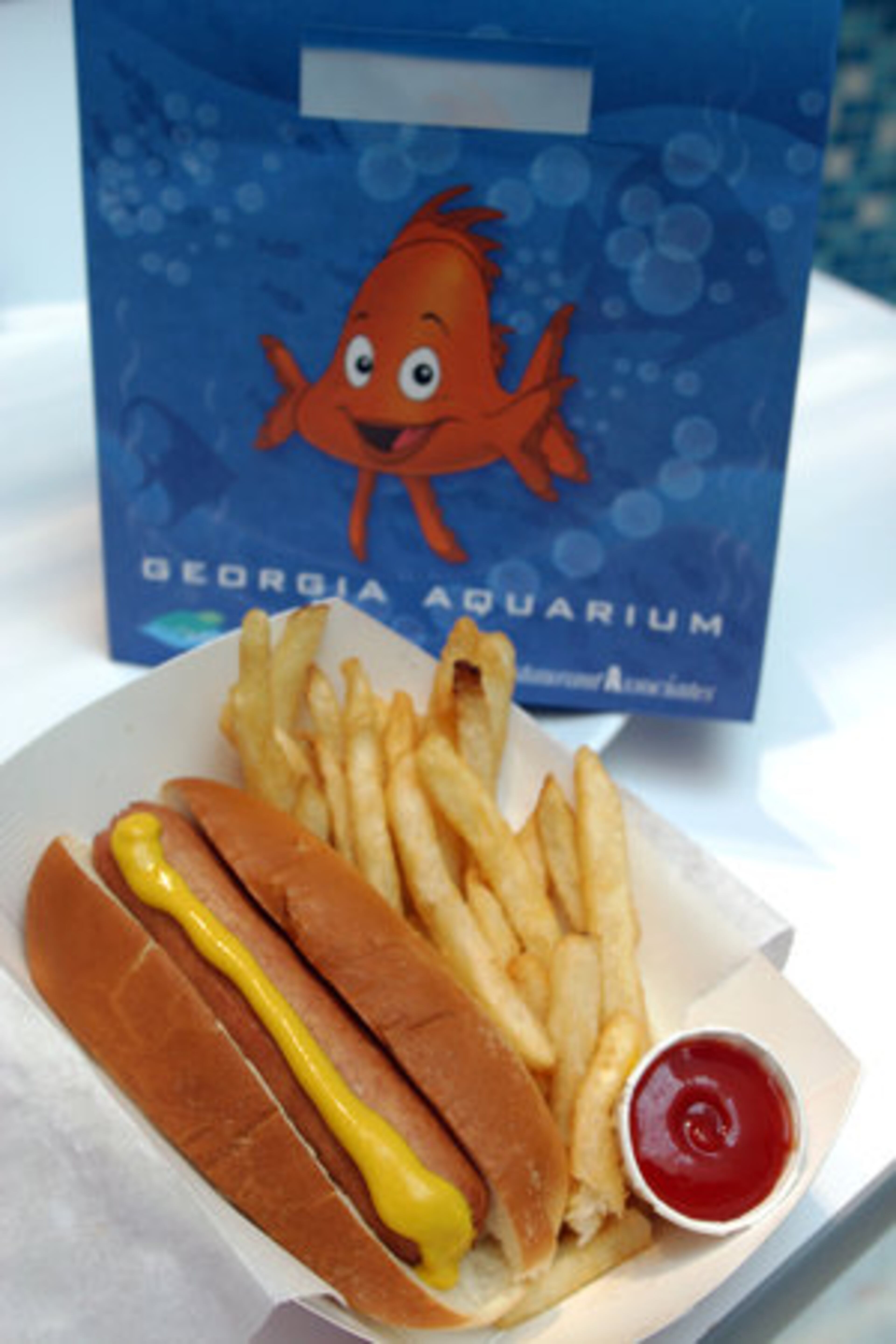 If you are heading to the Georgia Aquarium, stick to the Kid's Cove part of the menu at Cafe Aquaria, and avoid the hot dog and fries seen here. You won't see seafood, a healthier option on Cafe Aquaria's menu, because it would be an awkward setting to enjoy fish.