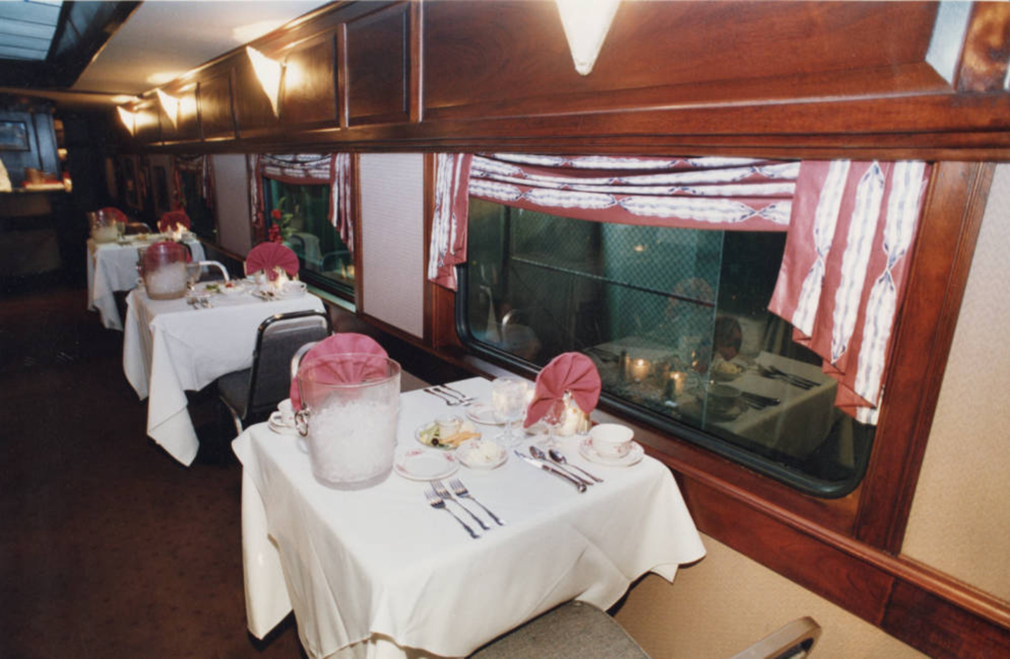 The New Georgia Railroad s dining excursion train was so popular, it often was booked weeks in advance. This dining car was a part of the train in 1991.