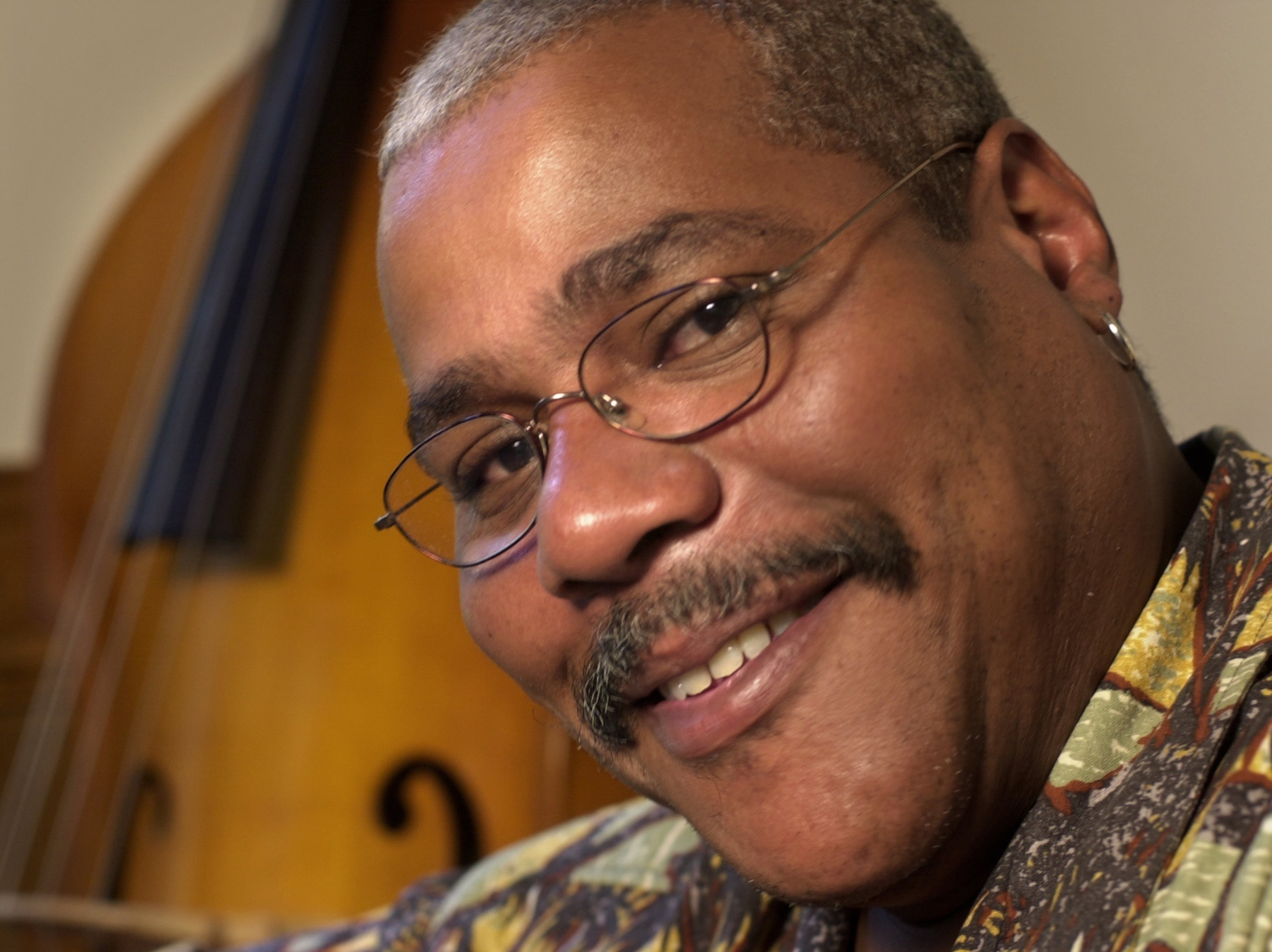 010904 FAIRBURN, GA: Actor Bill Nunn at home with his bass . Nunn is currently living in Atlanta and working on the Denis Leary show,'The Job'. (WILLIAM BERRY/staff)