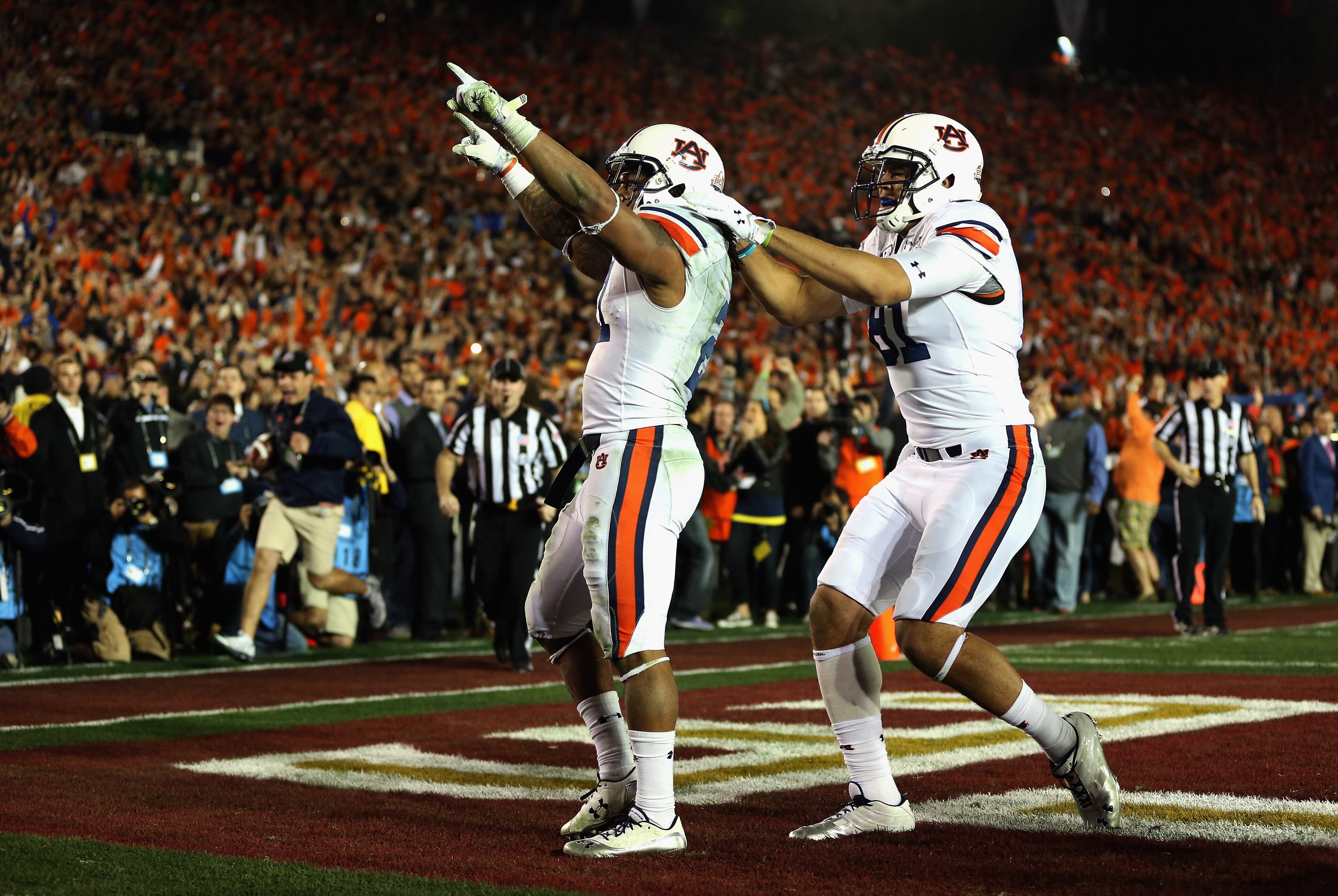 Running back Tre Mason #21 of the Auburn Tigers celebrates after a 37-yard touchdown run against the Florida State Seminoles in the fourth quarter to take a 31-27 lead in the 2014 Vizio BCS National Championship Game at the Rose Bowl on January 6, 2014 in Pasadena, California. (Photo by Jeff Gross/Getty Images)