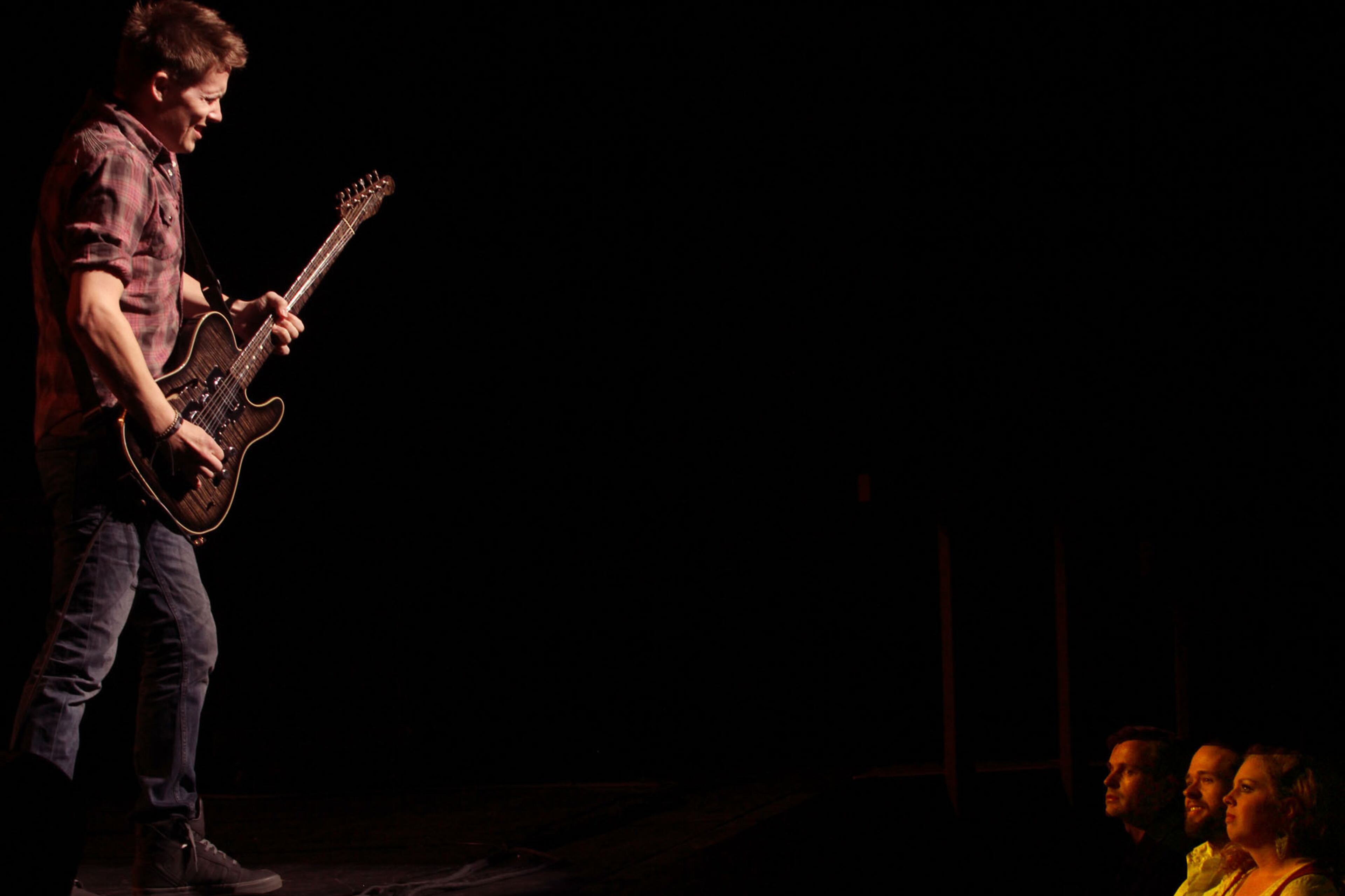 Guitar phenom Jonny Lang has the rapt attention of the audience as he kicks off his set with "Don't Stop (For Anything)."