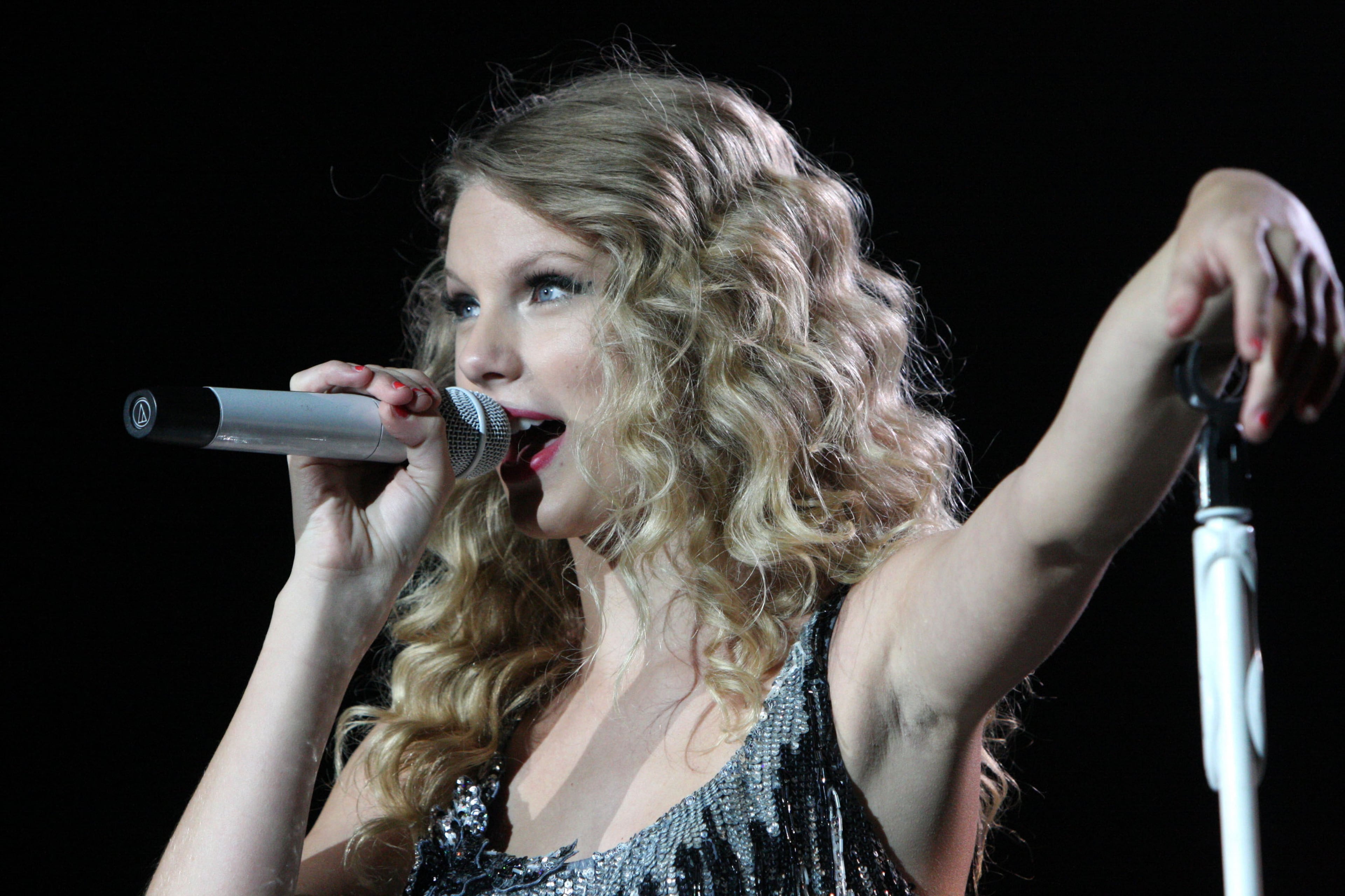 #10 of 18. PLEASE KEEP IN SEQUENTIAL ORDER FOR THE CONTINUITY OF THE GALLERY. Nineteen year old Taylor Alison Swift,born on December 13, 1989, has quickly become a star country pop singer-songwriter, guitarist and actress. She sold out the Arena at Gwinnett Center Thursday night, September 3, 2009, on her Fearless tour 2009. Kellie Pickler and Gloriana opened the show.
Taylor Swift performs.
© Robb D. Cohen / www.robbsphotos.com